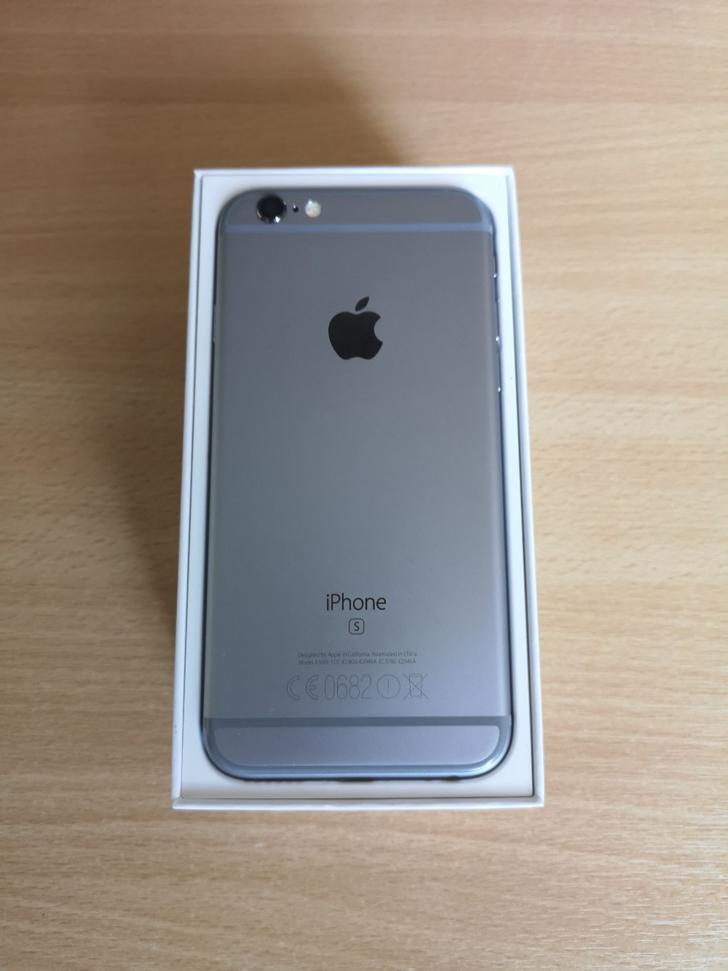 Apple iPhone 6s - Space Grey - 32GB - Image 2 of 4