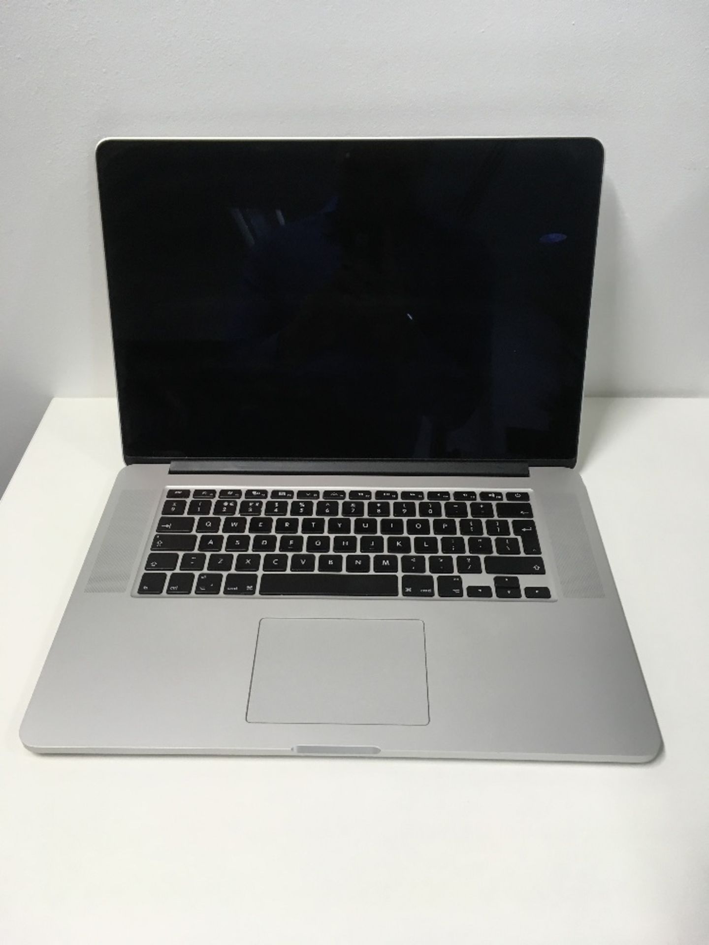 Apple MacBook Pro 15" Core i7 Laptop - Image 2 of 3