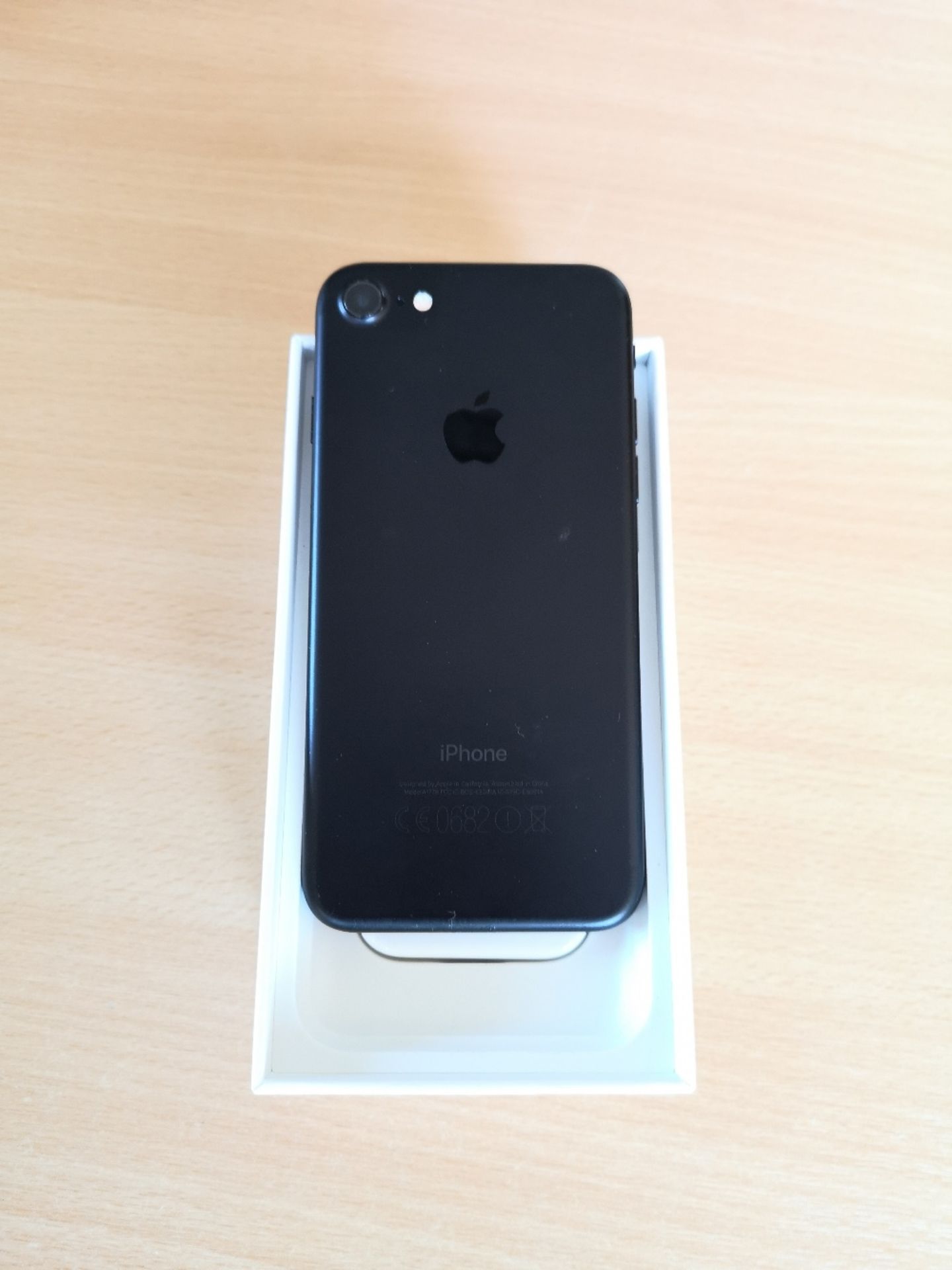 Apple iPhone 7 - Black - 32GB - Image 2 of 5