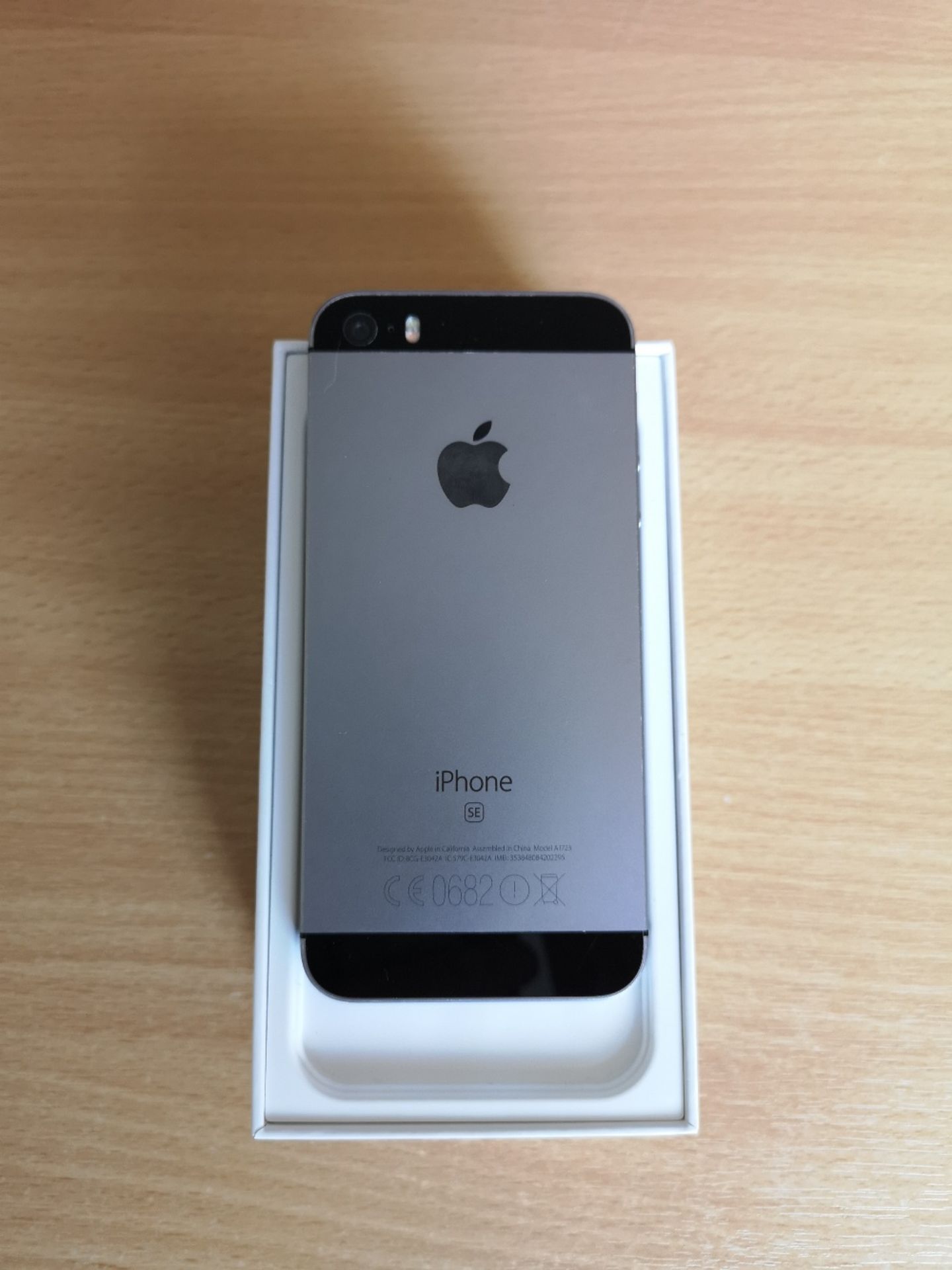 Apple iPhone SE - Space Grey - 16gb - Image 2 of 4