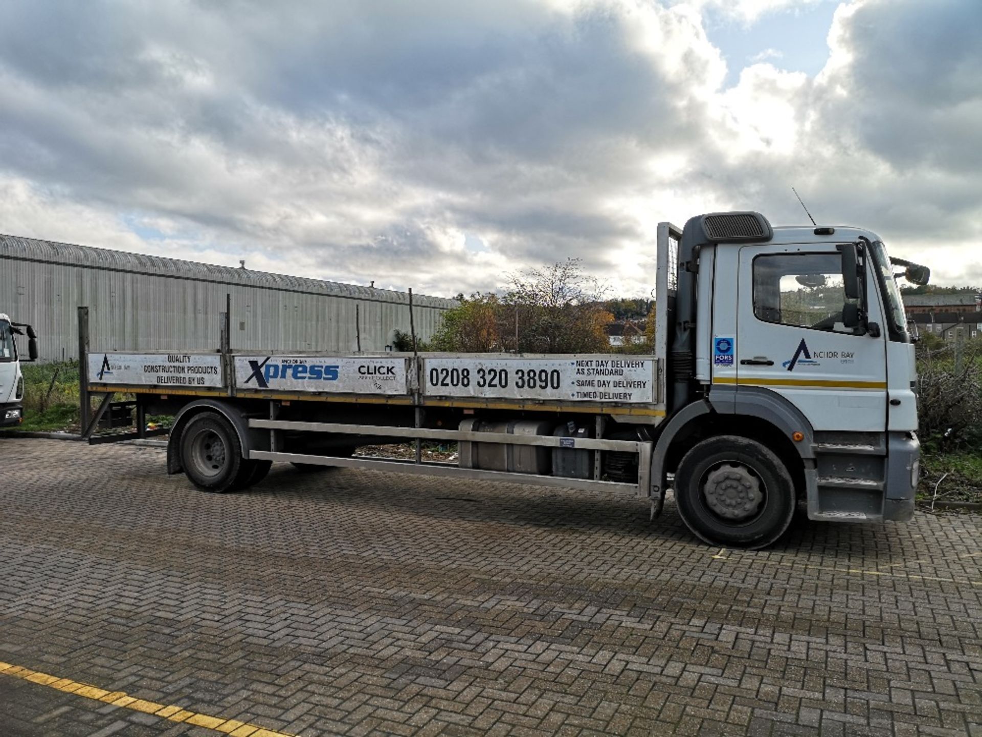 Mercedes Benz Axor sleeper cab 18t dropside truck, Registration No. YF63 HXN - Image 4 of 14