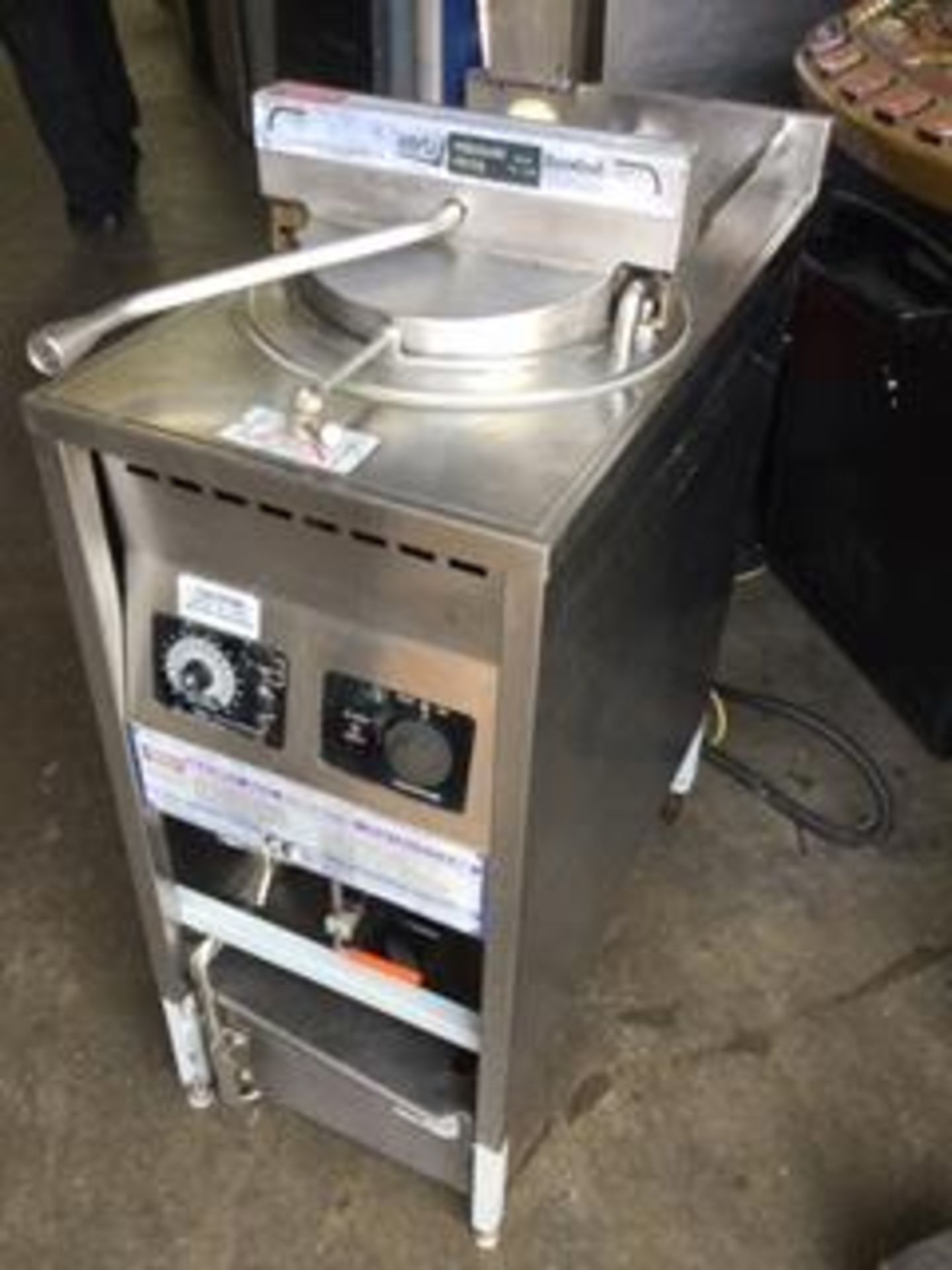 Boaster Chicken Pressure Fryer – NO VAT - Image 2 of 3