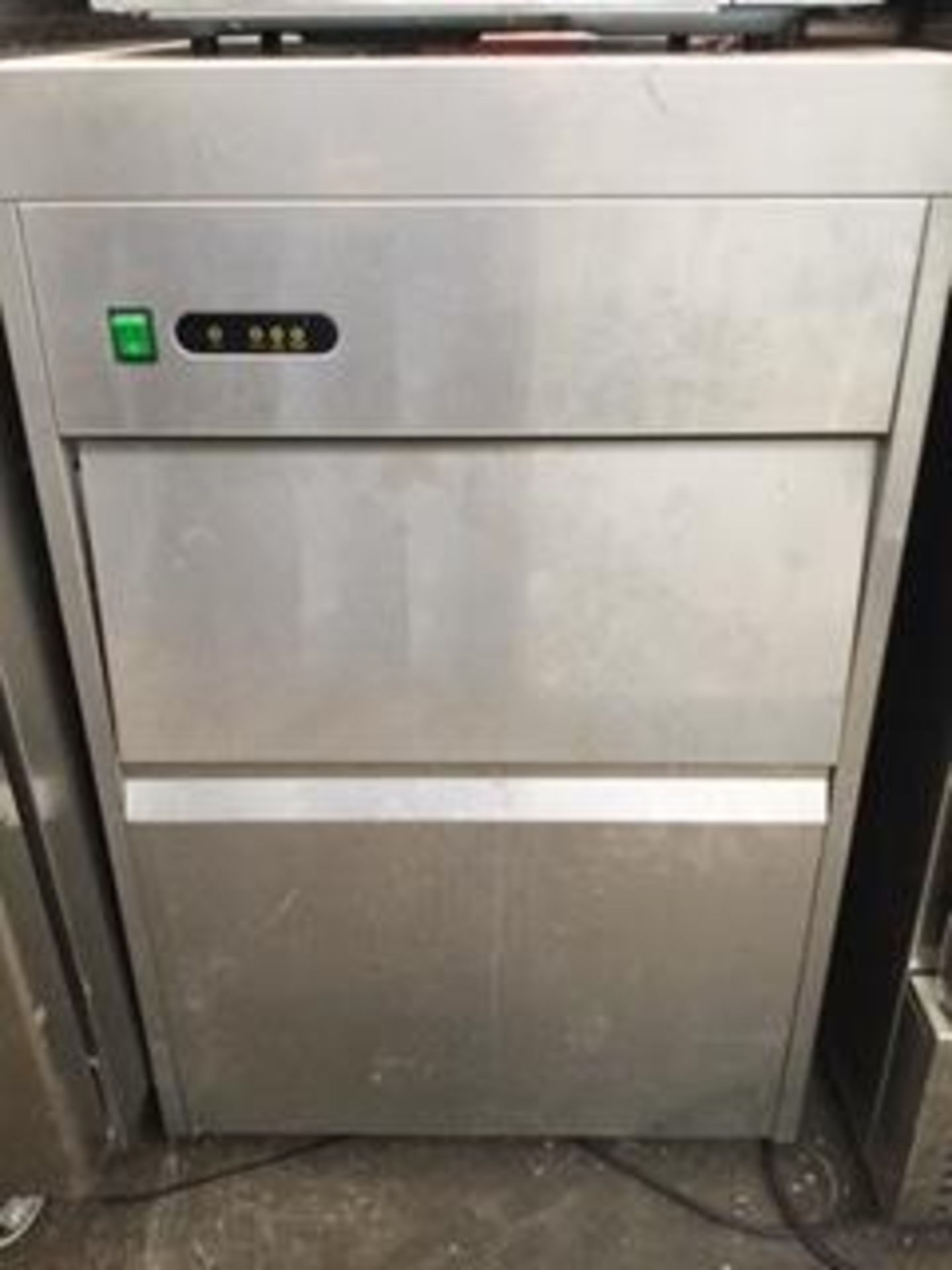 Large Ice Machine – NO VAT