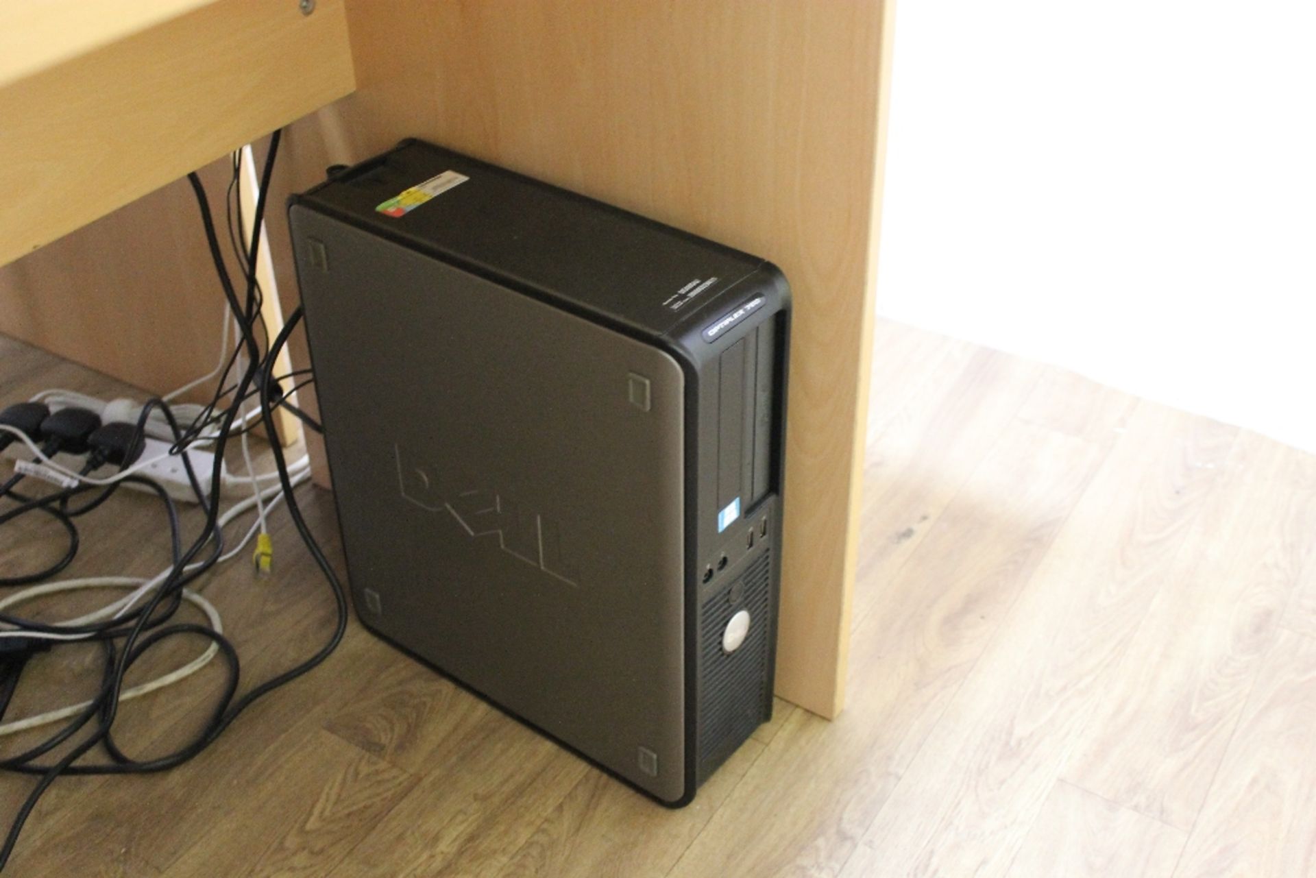 Dell Optiplex Desktop Quad Core CPU-2.4GHz 8GB RAM 120GB SSD Windows 10 Home 64-Bit Desktop PC - Image 2 of 3