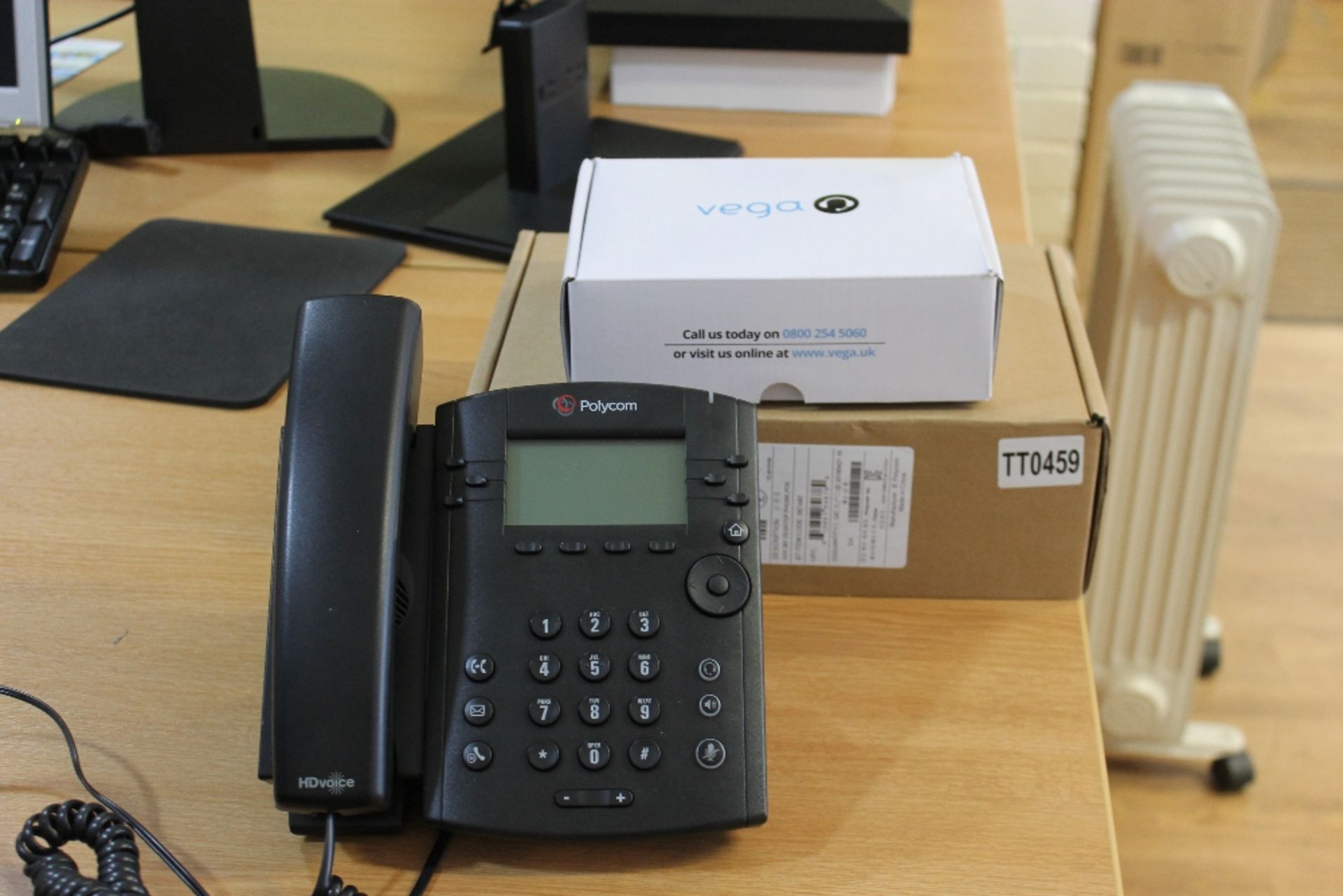 VVX 301 Desktop Telephone – VOIP + VEGA Head Set – Both As New This super machine was purchased by