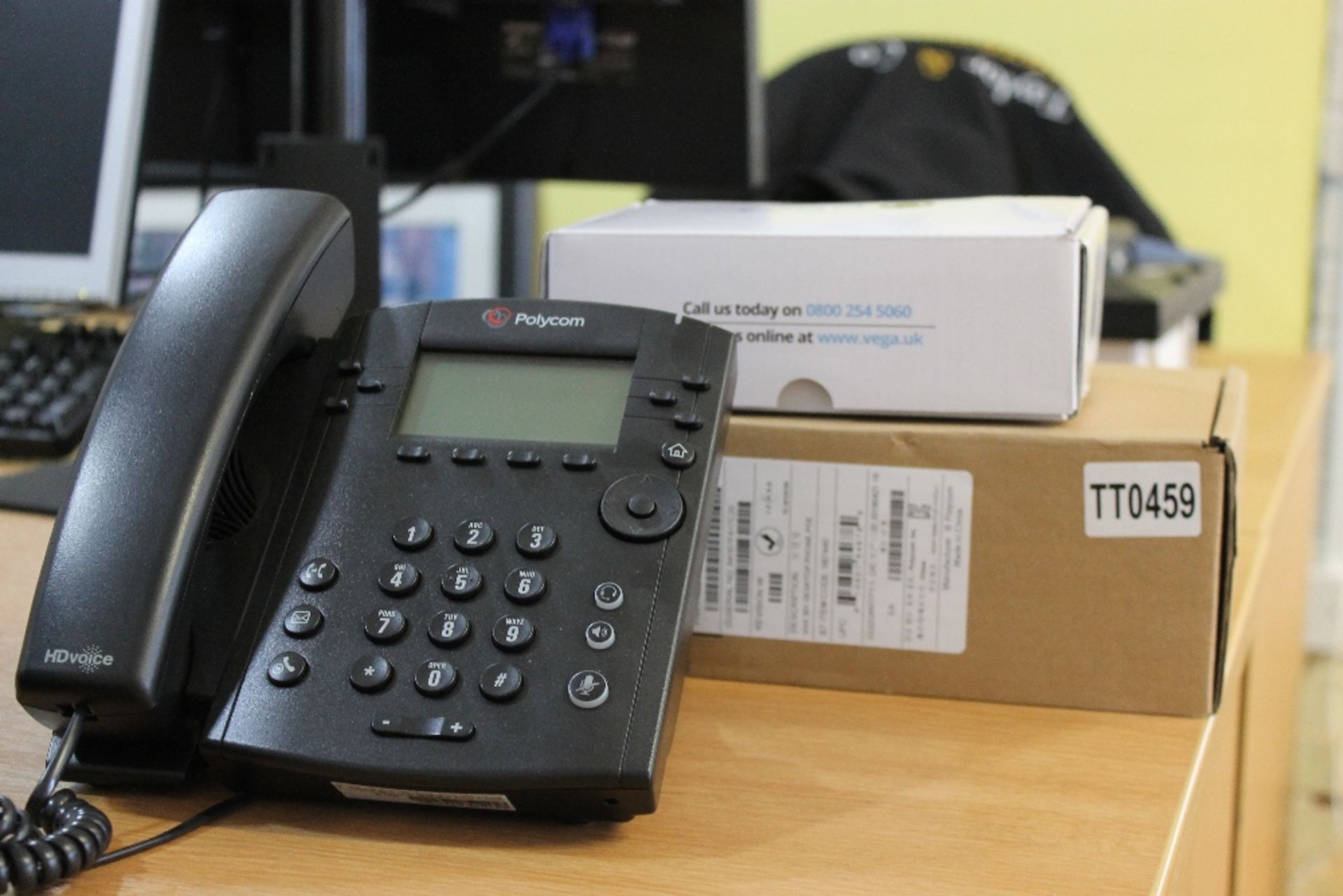 VVX 301 Desktop Telephone – VOIP + VEGA Head Set – Both As New This super machine was purchased by - Image 2 of 2