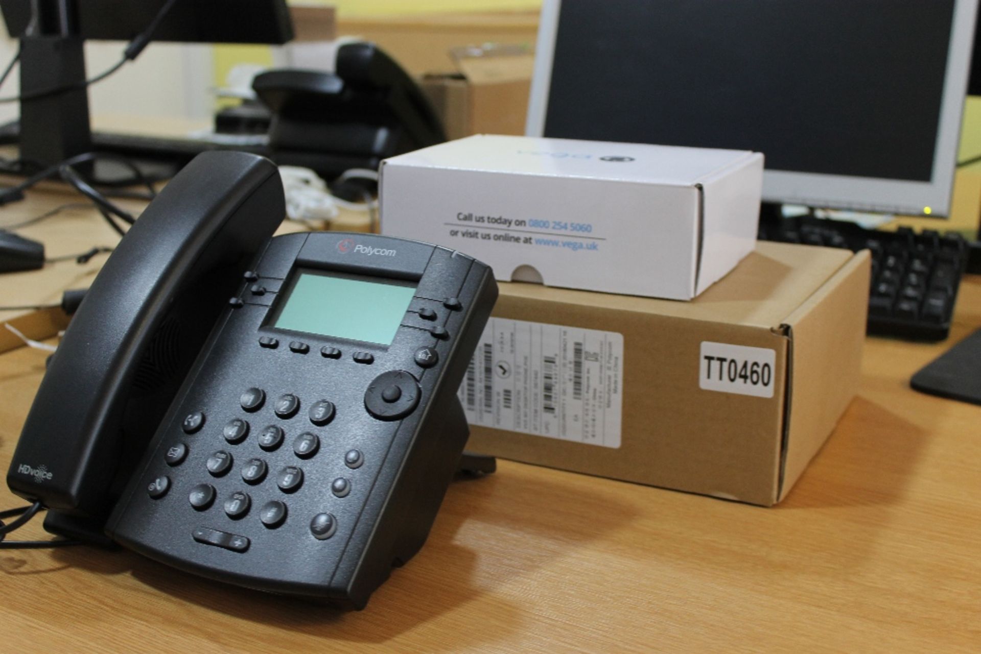 VVX 301 Desktop Telephone – VOIP + VEGA Head Set – Both As New This super machine was purchased by - Image 2 of 2