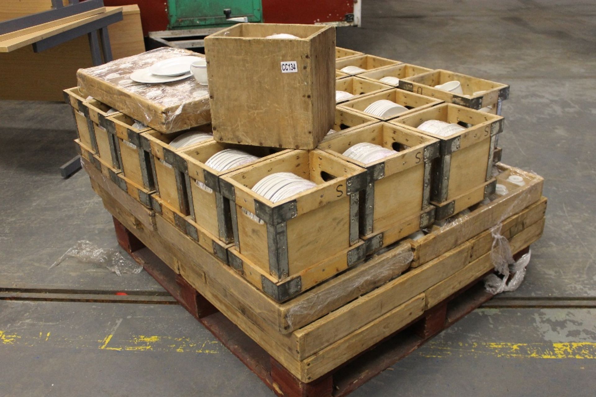 Large Pallet Quantity Mixed Crockery – in Wooden Travel CratesApproximately 450 Cups / Saucers /