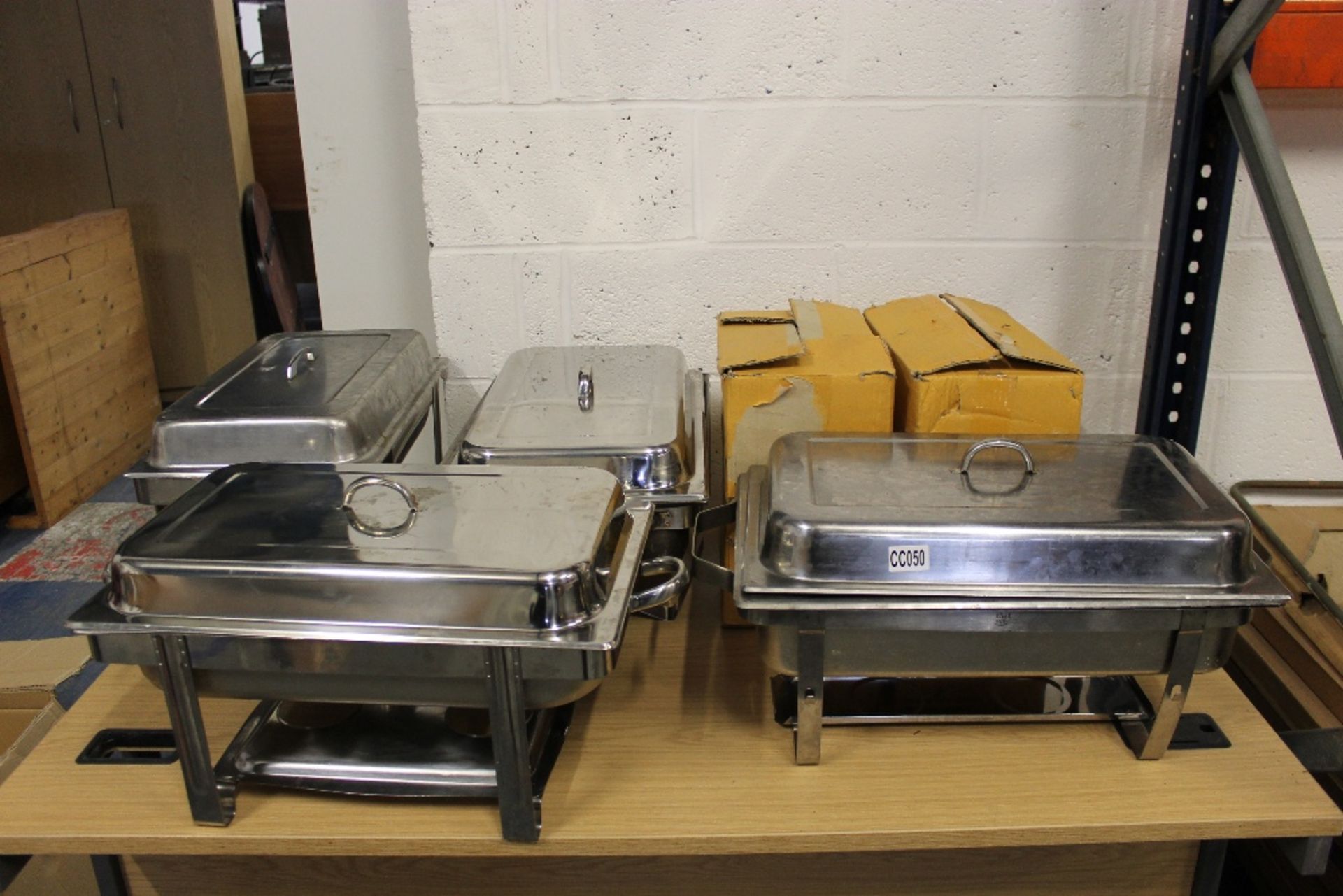 4 x Large Chafing Dishes + 2 Boxes Disposable Gloves - Image 2 of 2