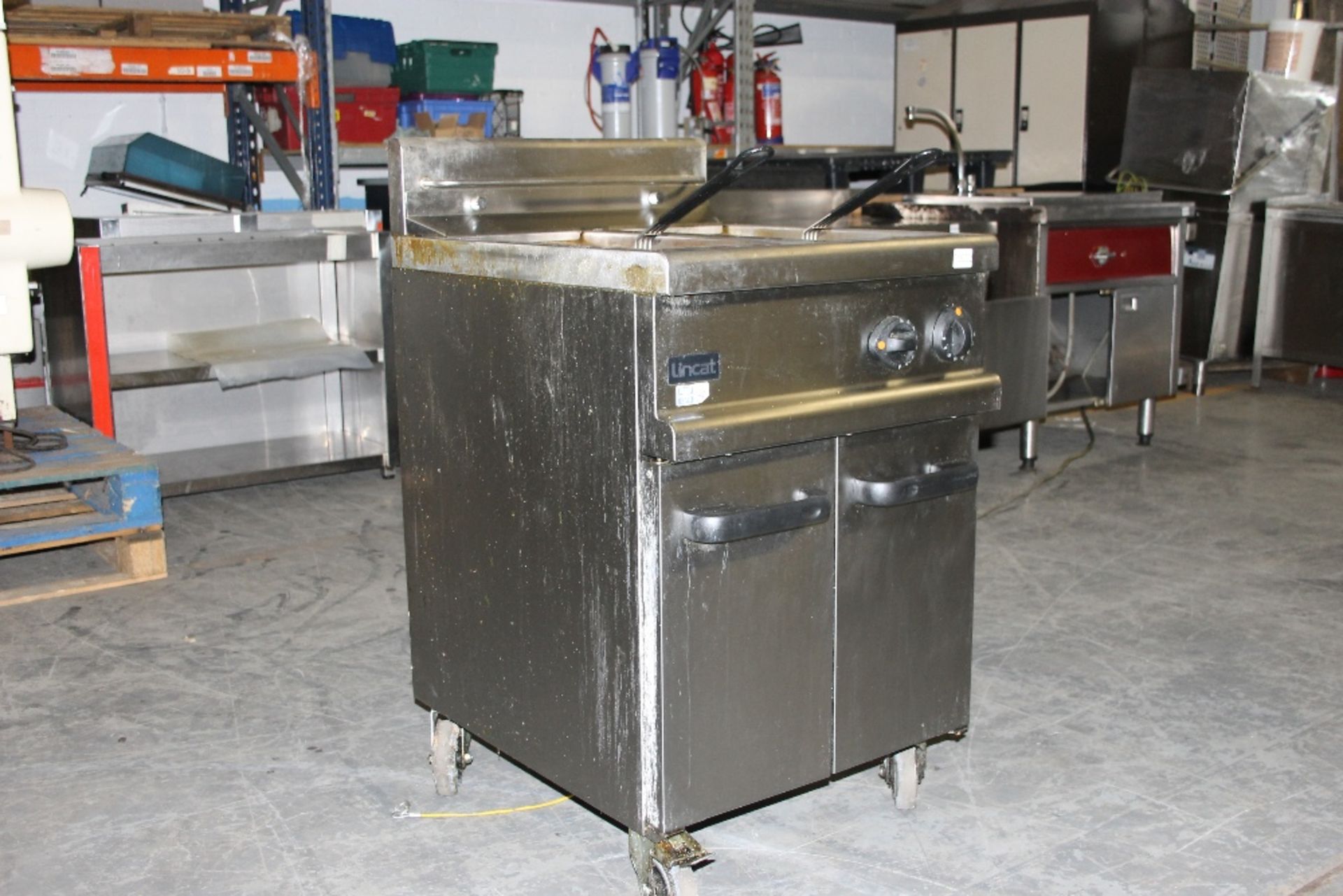 Lincat Twin Tank Double Basket Gas Fryer – Model A003 - Image 3 of 3