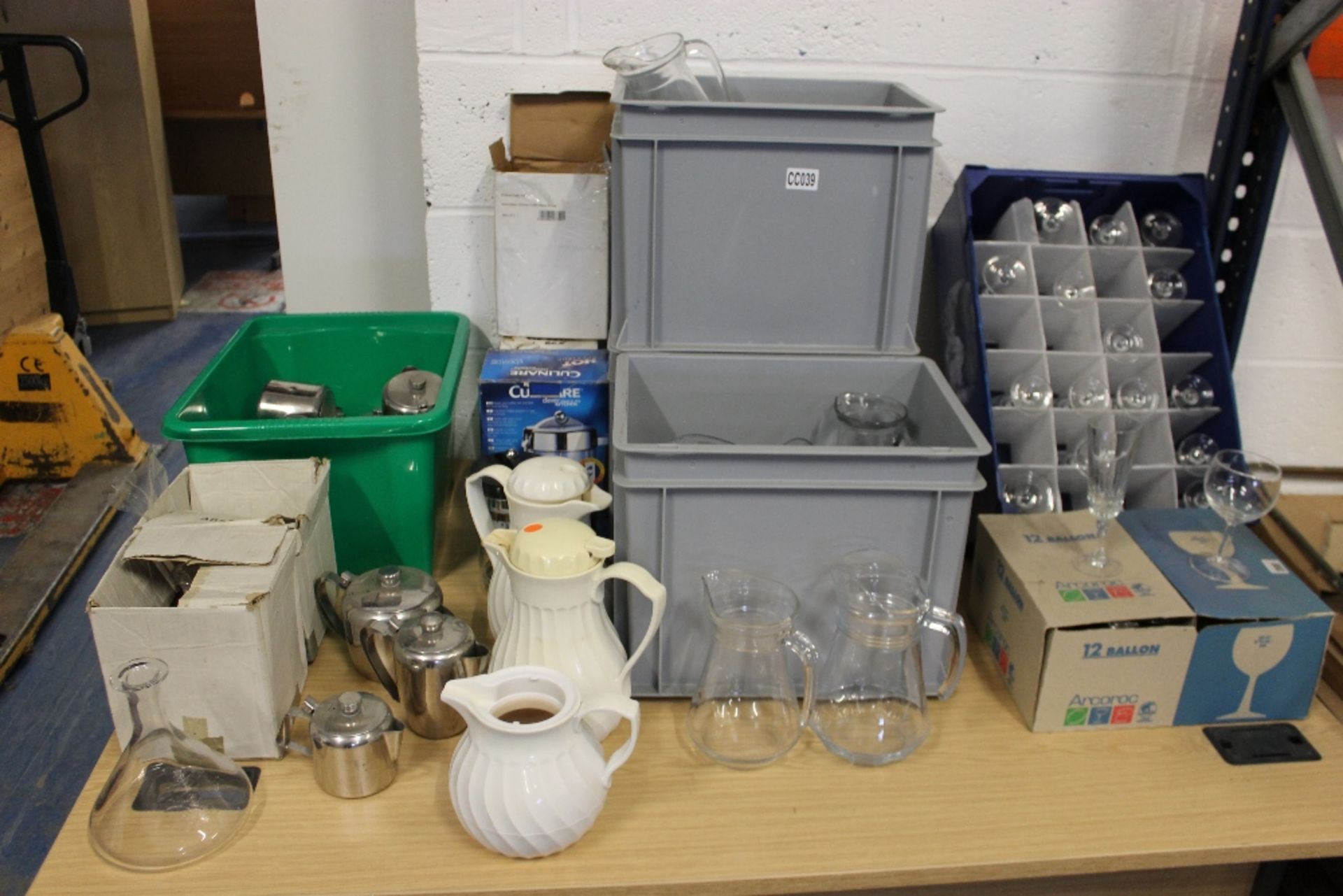 Quantity Cafeterias, Glass Pitchers, Baloon & Tulip Wine Glasses + Tea & Coffee Cream Jugs - Image 2 of 3