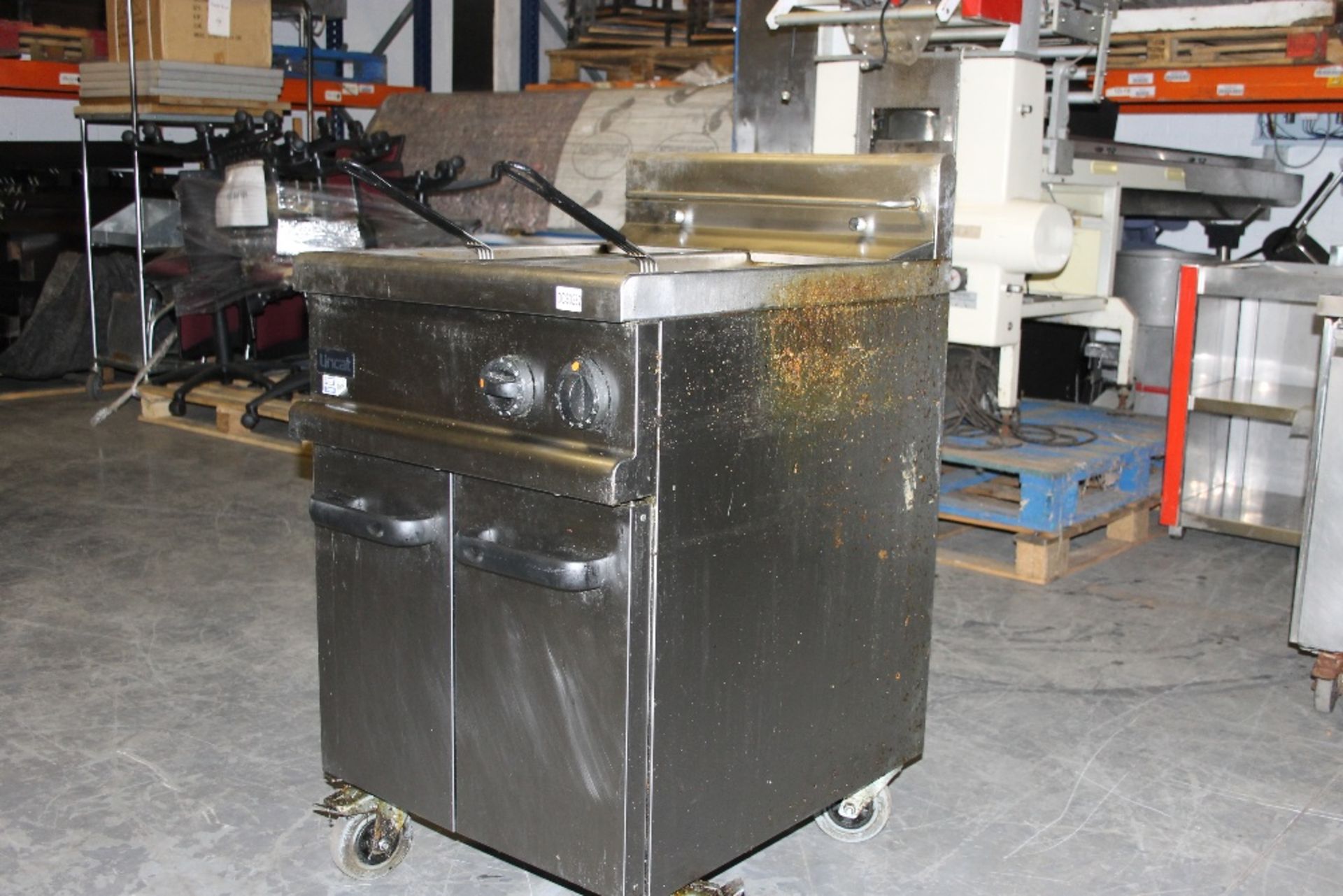 Lincat Twin Tank Double Basket Gas Fryer – Model A003