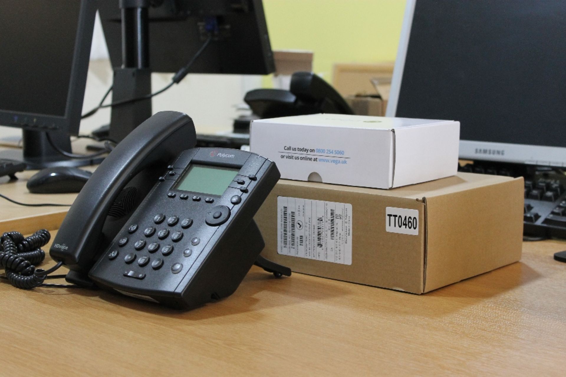 VVX 301 Desktop Telephone – VOIP + VEGA Head Set – Both As New This super machine was purchased by - Image 3 of 3