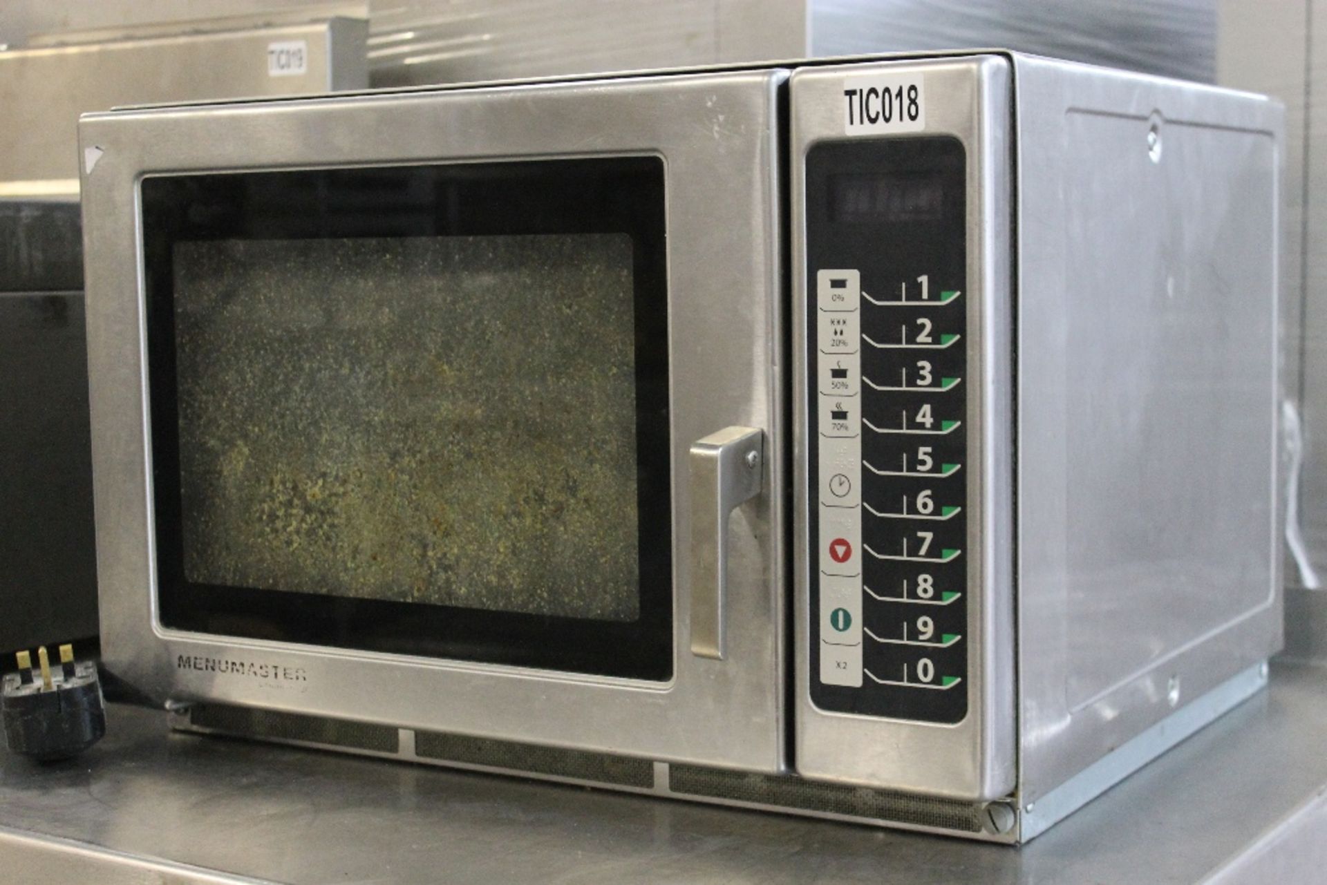 Menu master Commercial Microwave 1800 watts -RFS818TS - Image 2 of 3