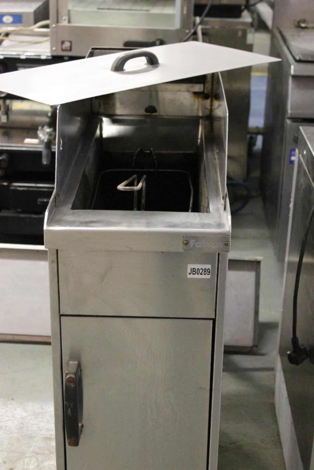 Falcon Single Electric Fryer – with Basket - Image 2 of 2