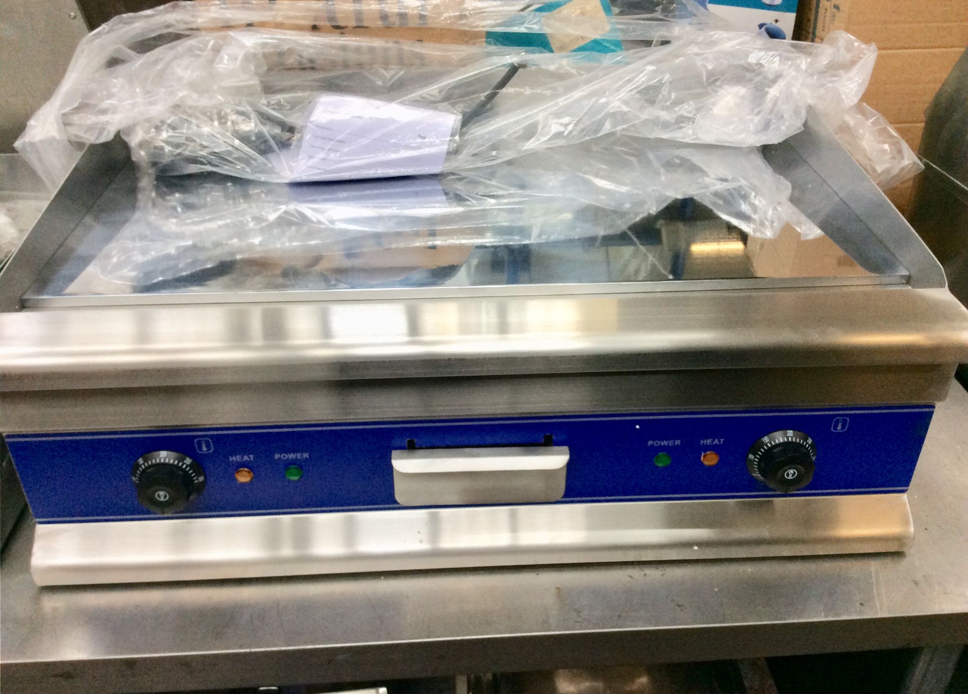 New & Boxed thick Chrome plated Electric Hot Plate / Griddle 750mm – 2x13amp plugs – NO VAT