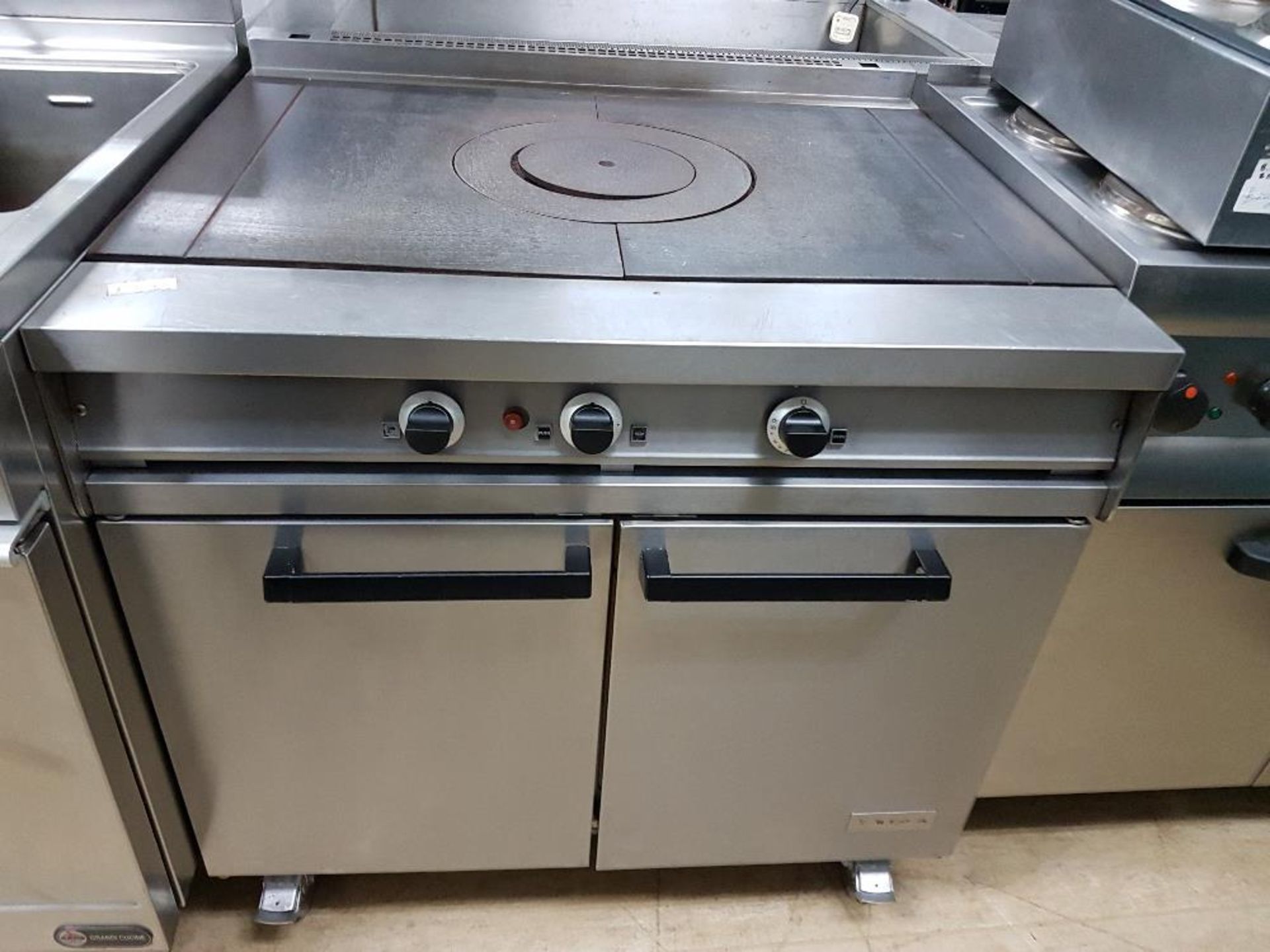 Falcon Solid Top Cooker with Large Oven Nat Gas – Fully Serviced -V/ Clean   W900mm x H880mm x