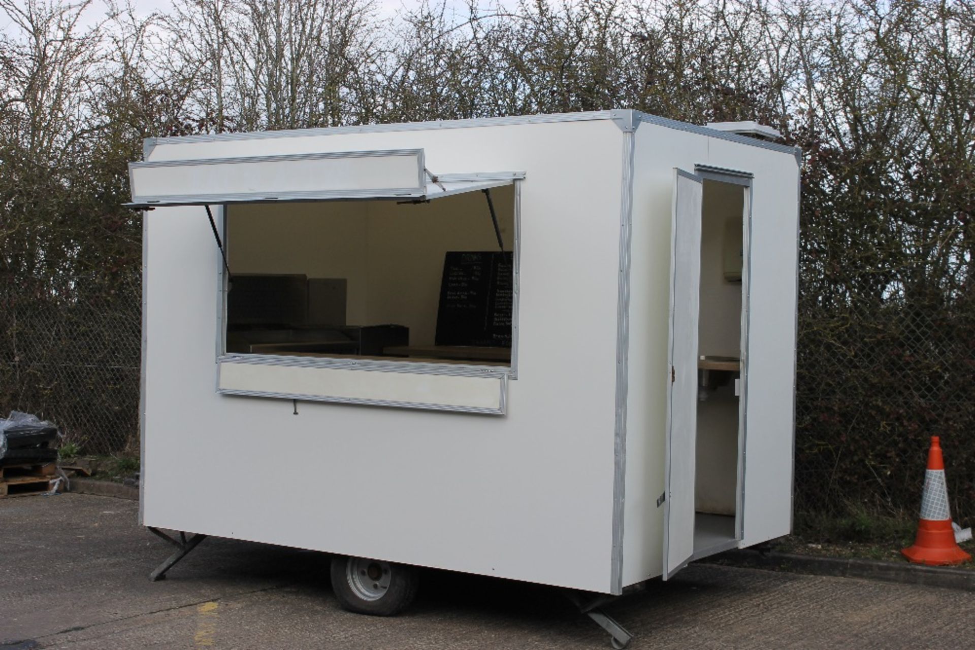 AJC Catering Trailer 10' x 7' – Refurbished – White – NO VAT Completely re-wired: New fuse box - Image 4 of 13