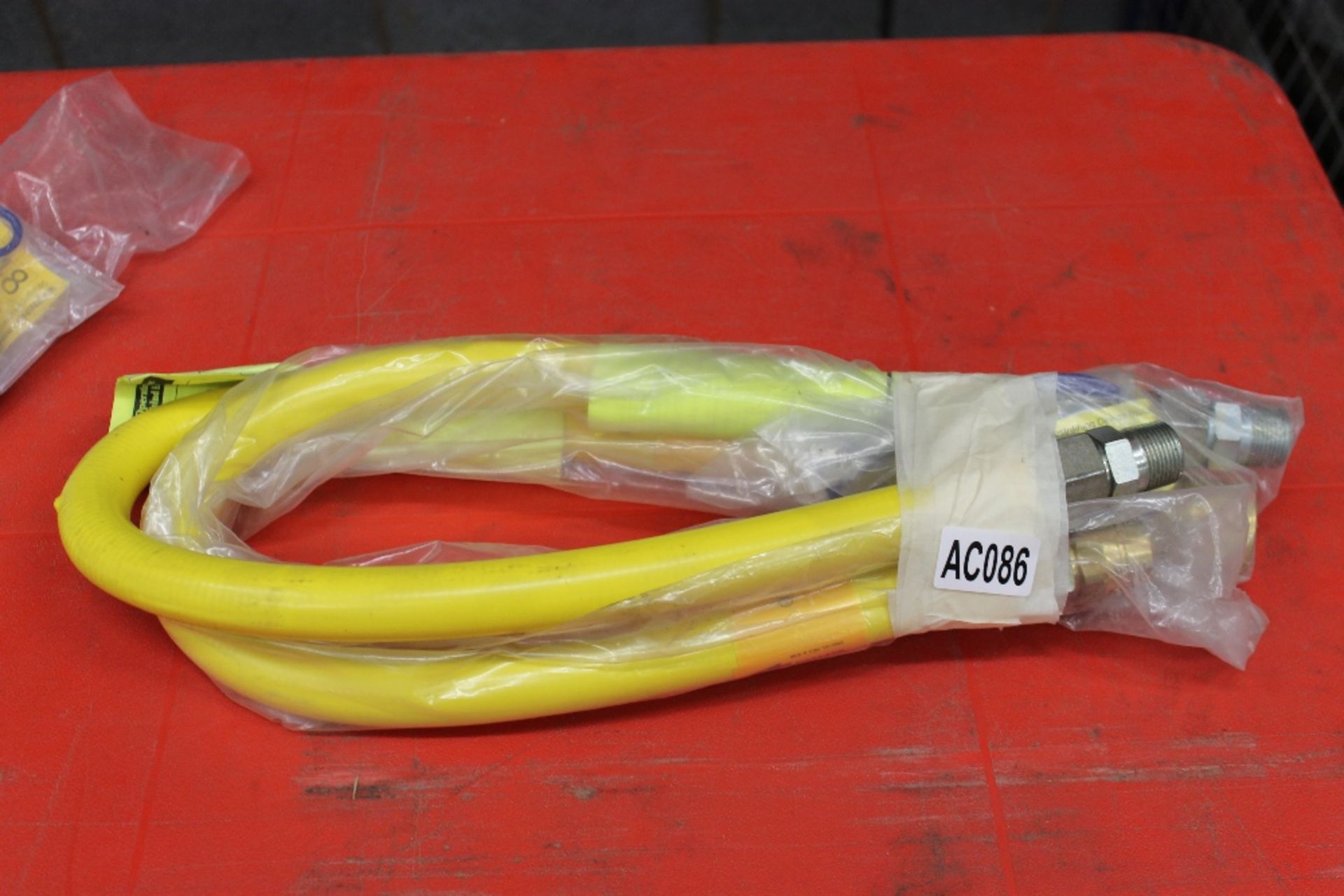 2×3/4" armed gas hoses with restrainer 36"