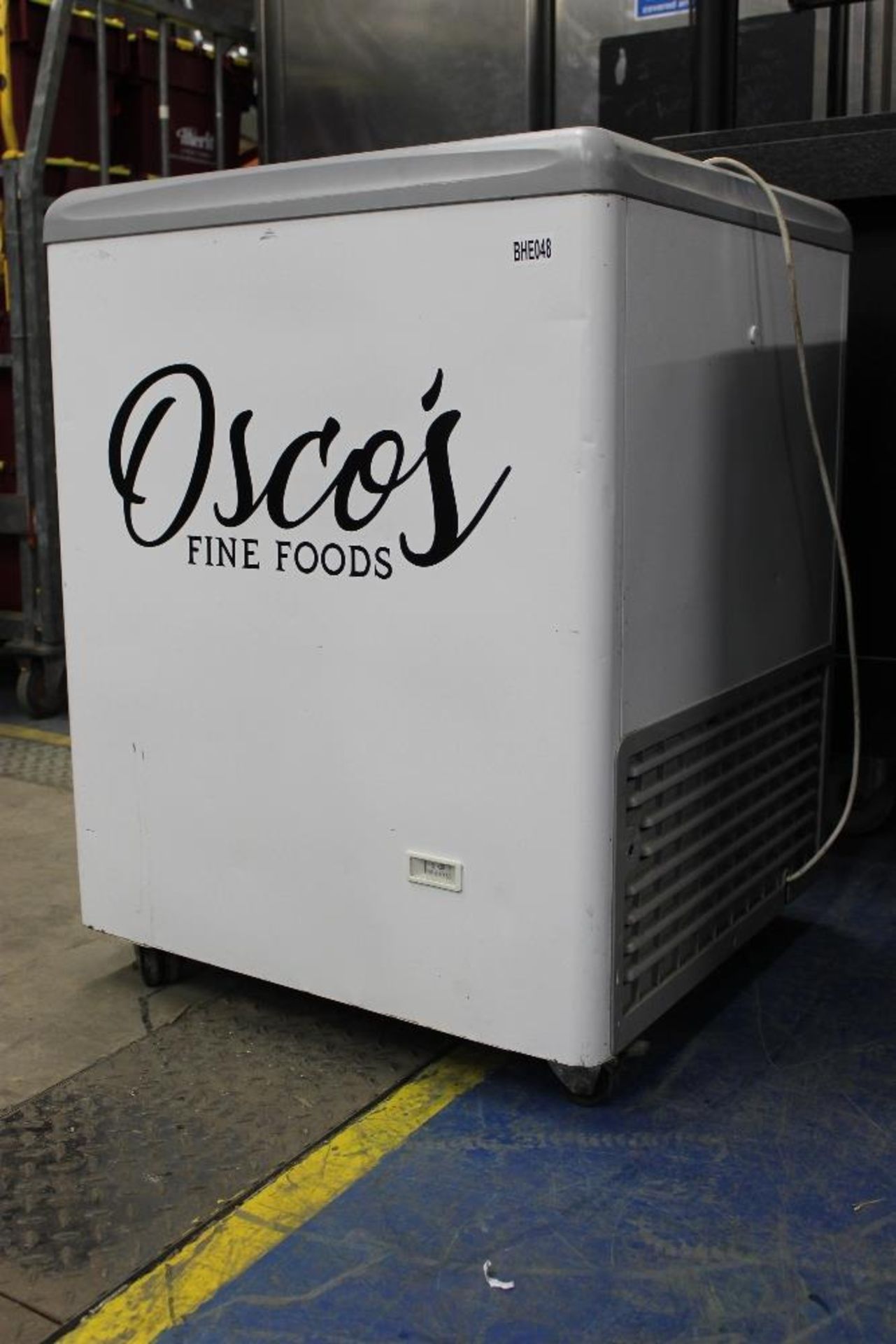 Small Glass Top Ice Cream Retail Freezer – Tested Working   W66cm x H89cm x D64cm - Image 3 of 3