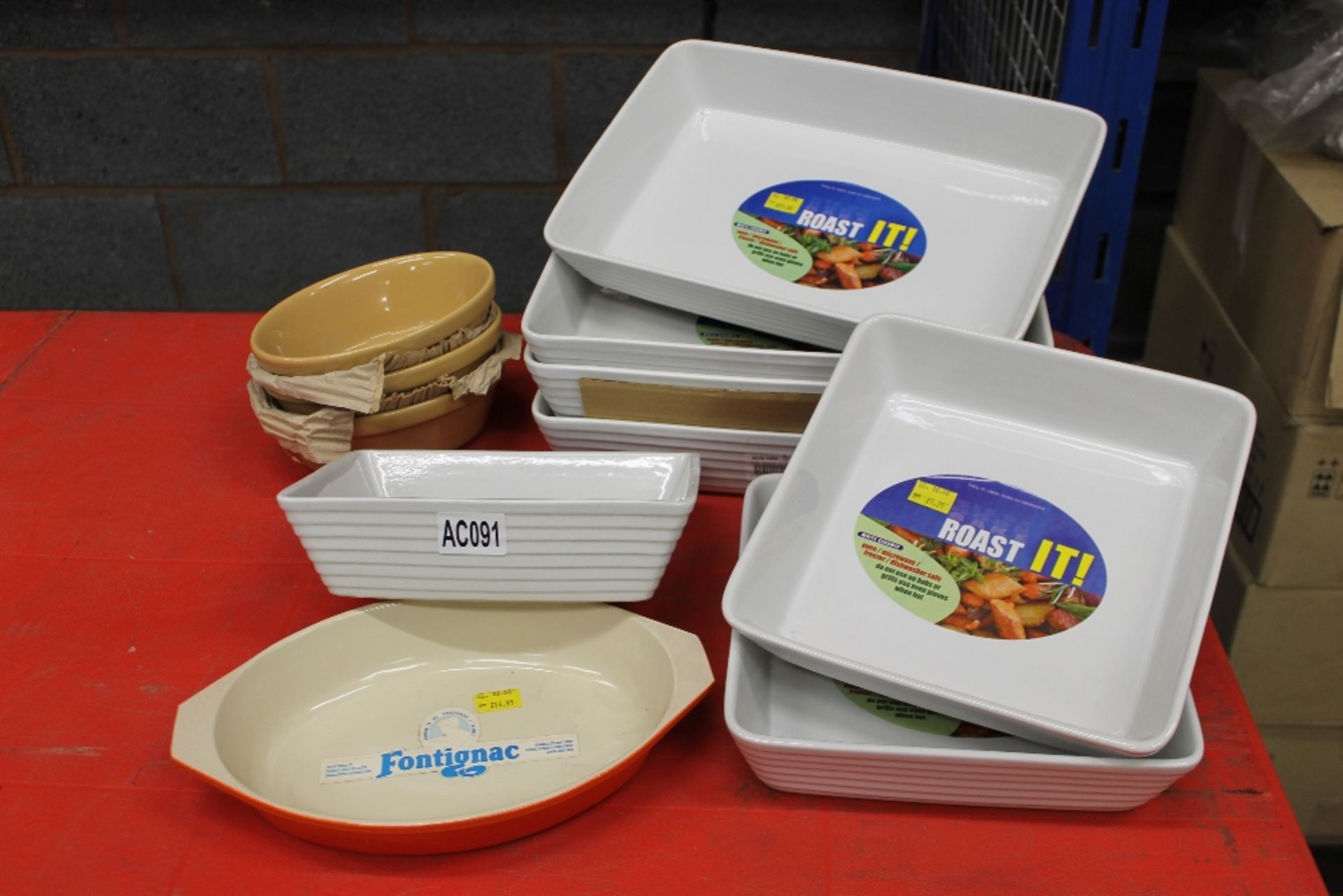 Mixed Lot to include:4 x Large Roasting Dish1 x Casserole Dish2 x Square Roasting Dish3 x Individual
