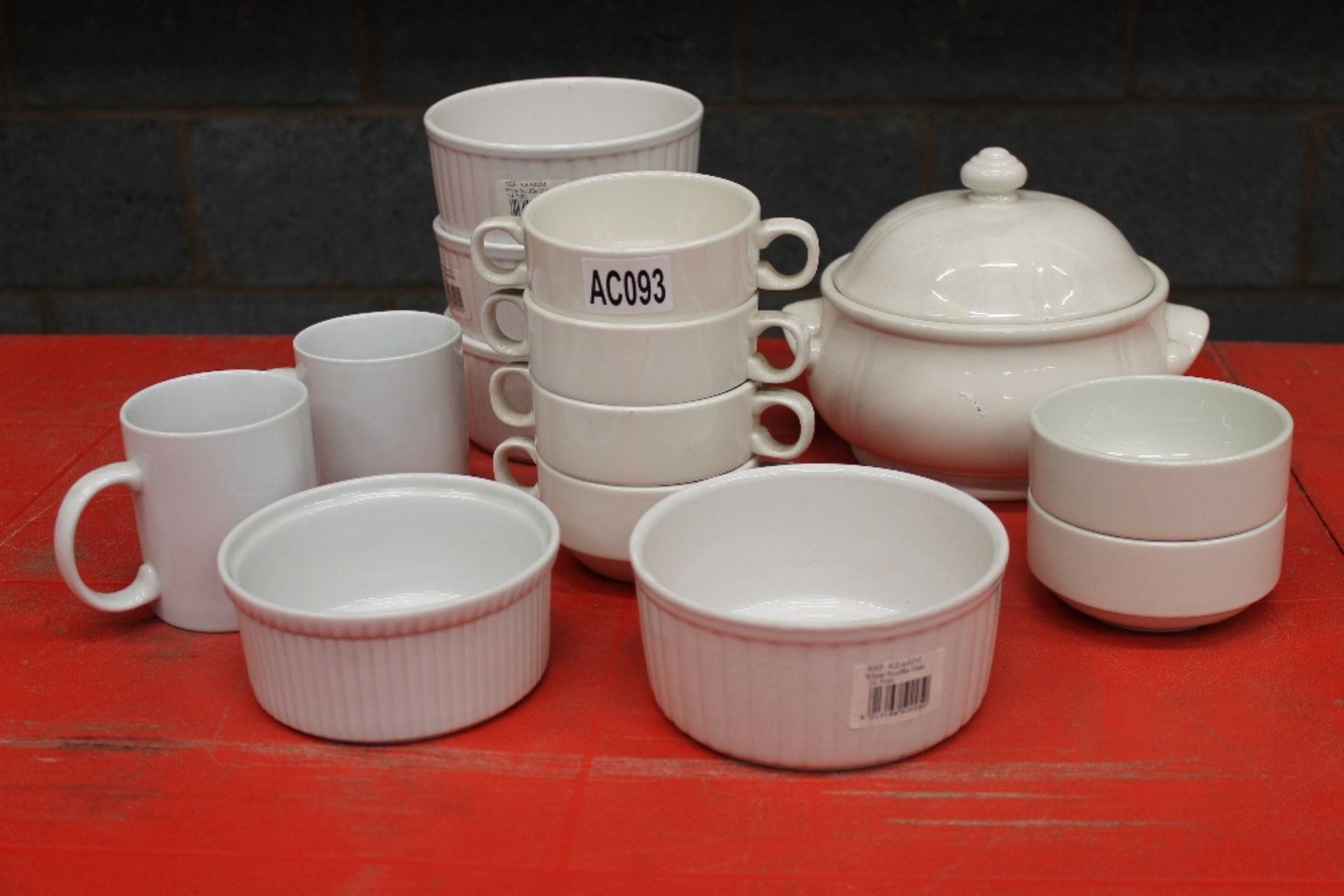 Mixed Lot to include:1 x Soup Tureen2 x Ceramic Soup Bowls2 x Mugs 4 x Soup Bowls3×5” Casserole