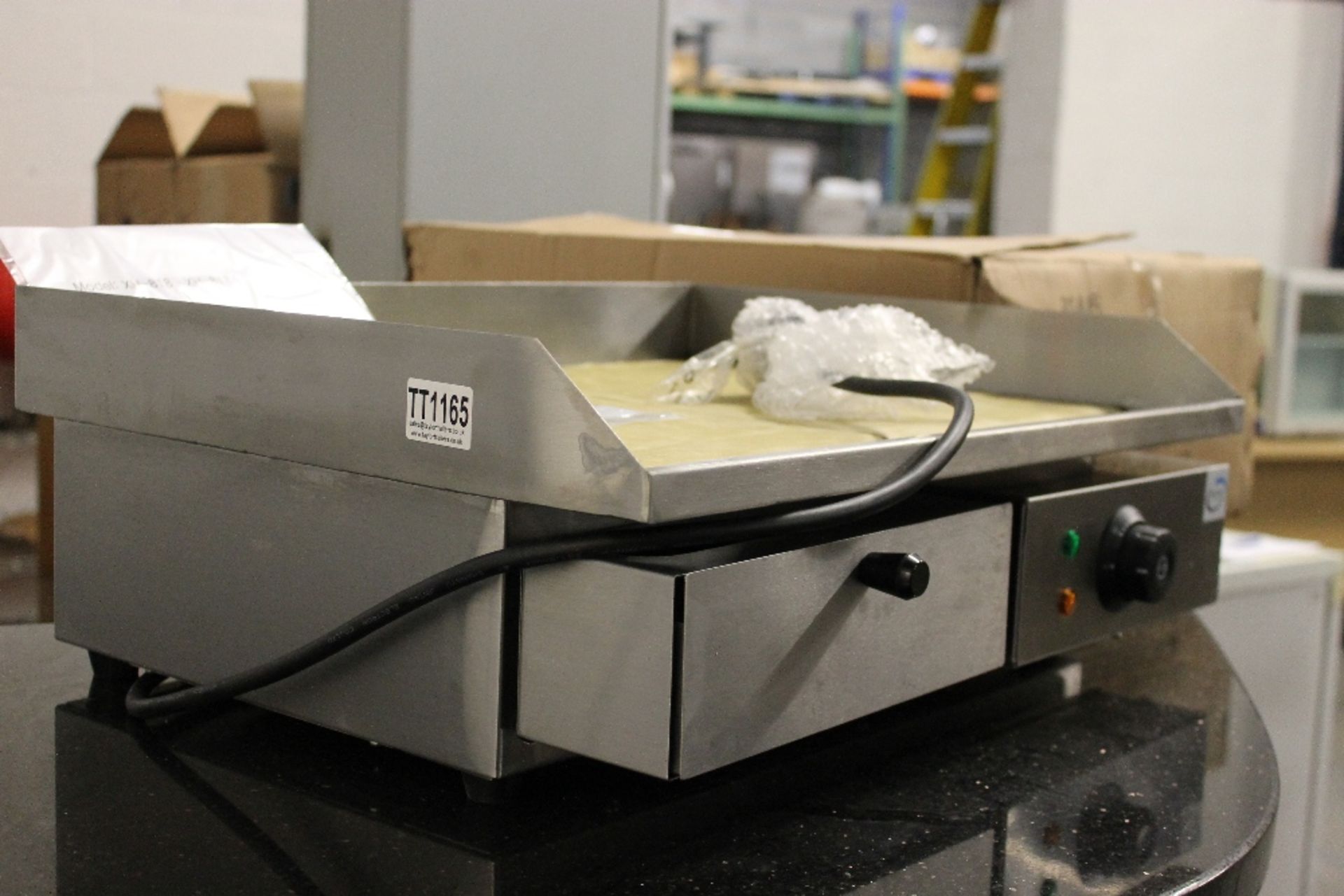 New & Boxed Chef Hub Double Electric Griddle / Hot Plate – Model XH820 -1ph  Tested Working - Image 2 of 3