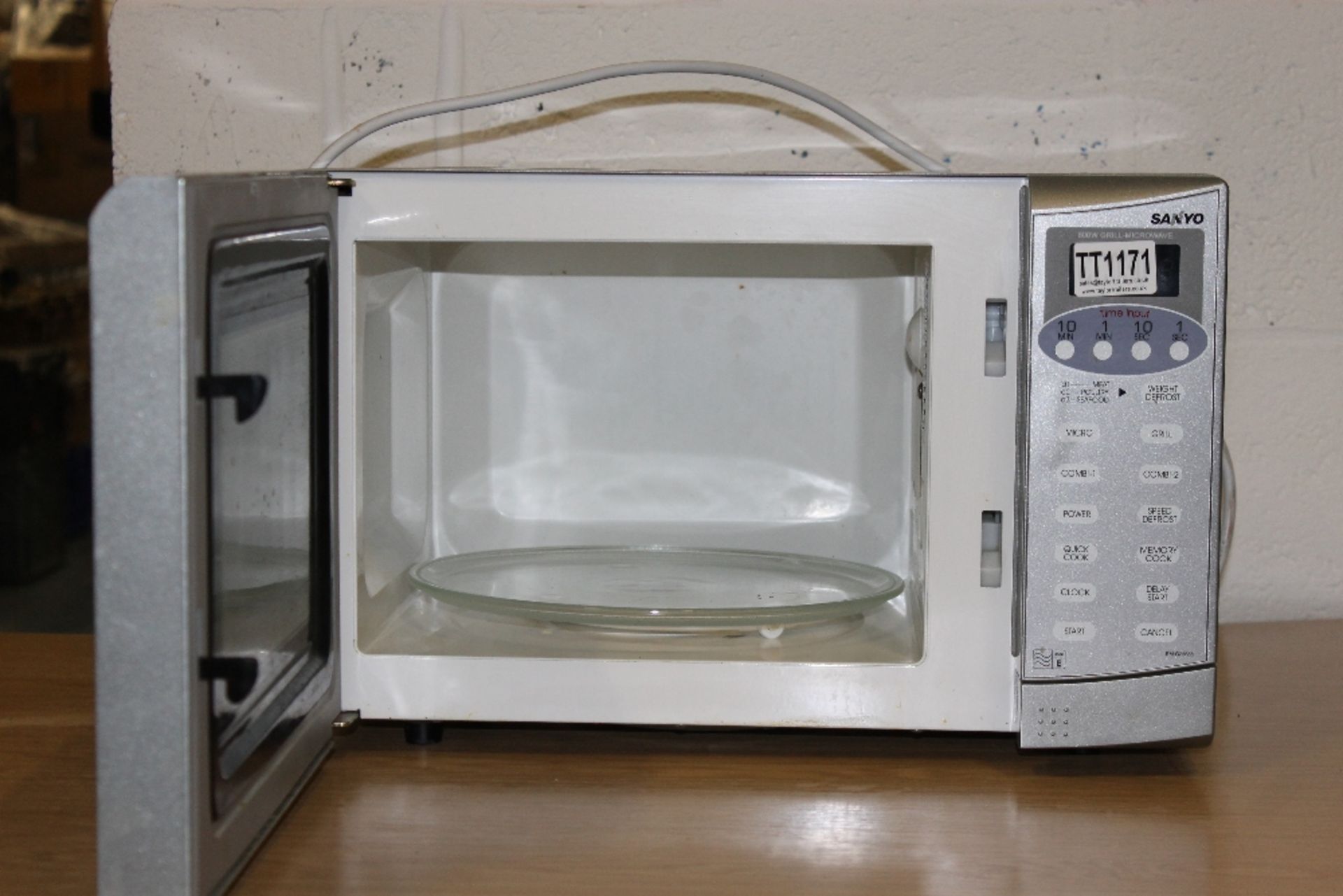 Sanyo 800w Commercial Microwave - Tested Working - Image 2 of 2