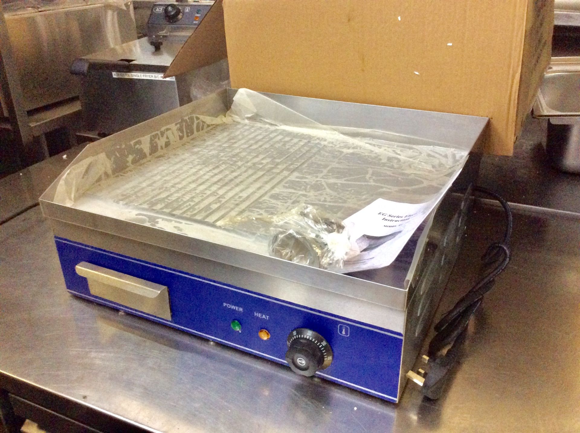 New Electric Hot Plate / Griddle – Half Ribbed / Half Flat Plate -1ph - NO VAT