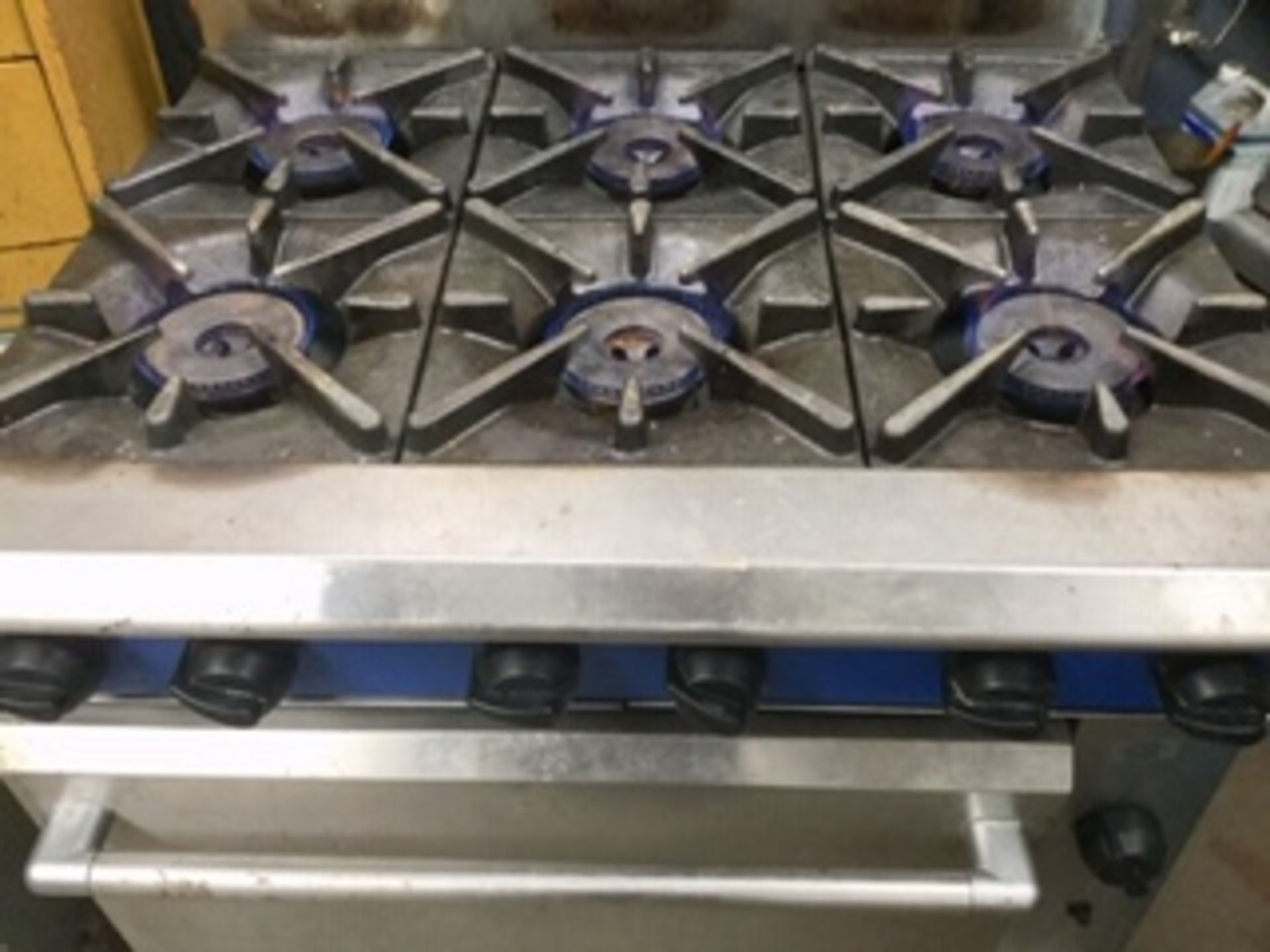 Blue Seal Six Burner NAT Gas Cooker + Oven – Tested Working – NO VAT - Image 2 of 4