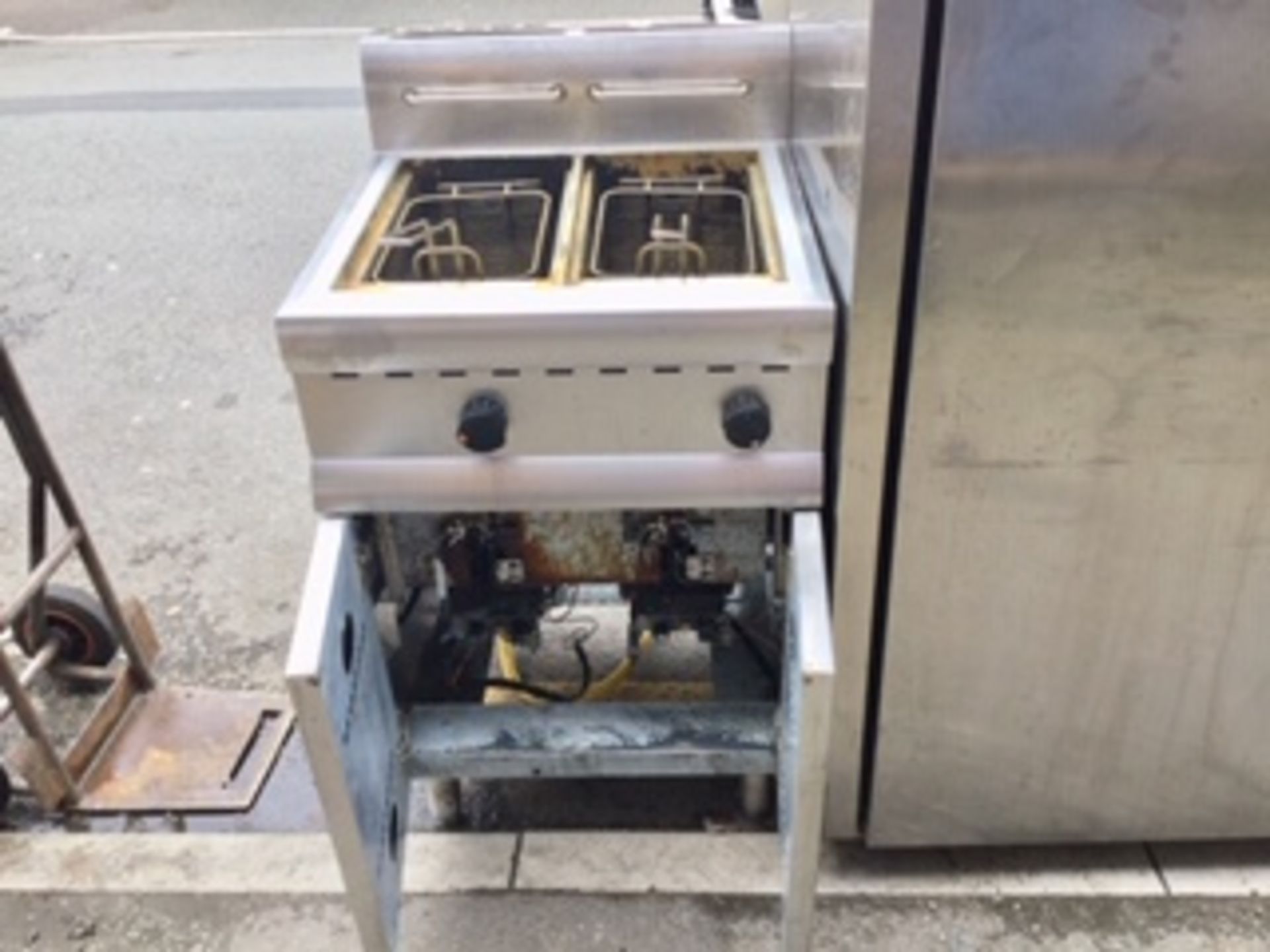 Lincat Twin Tank Nat Gas Fryer – 2 Baskets – NO VAT - Image 2 of 2