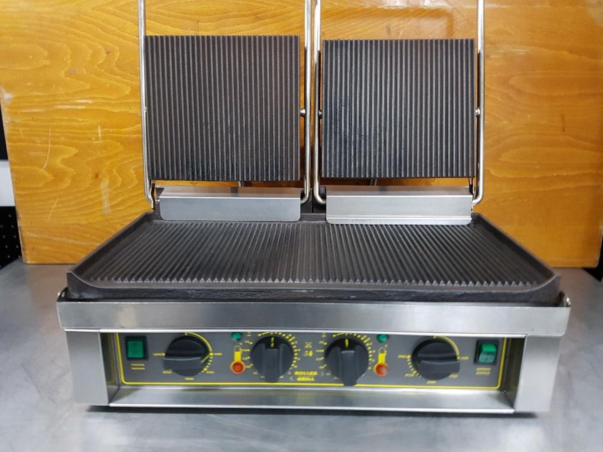 Roller Grill Double Panini Grill – Two Seperate Plates – Top & Bottom both ribbed – Fully Serviced &