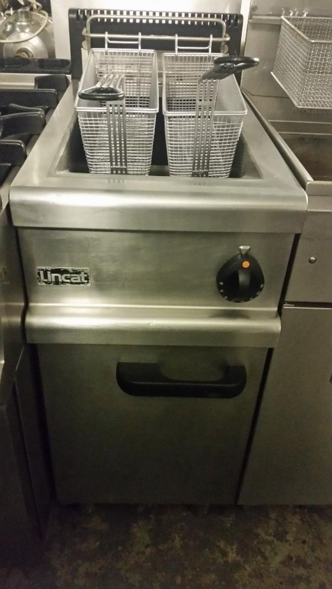 Lincat Opus Nat Gas Free Standing Fryer – 2 Baskets – Tested Fully Serviced – W400mm x D770mm x