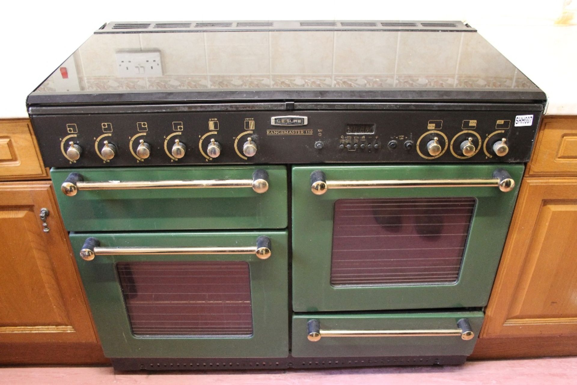 Leisure Range Master Cooking Range – 4 Gas Burners + Hot Plate -Grill & Double Oven + Extraction - Image 3 of 5