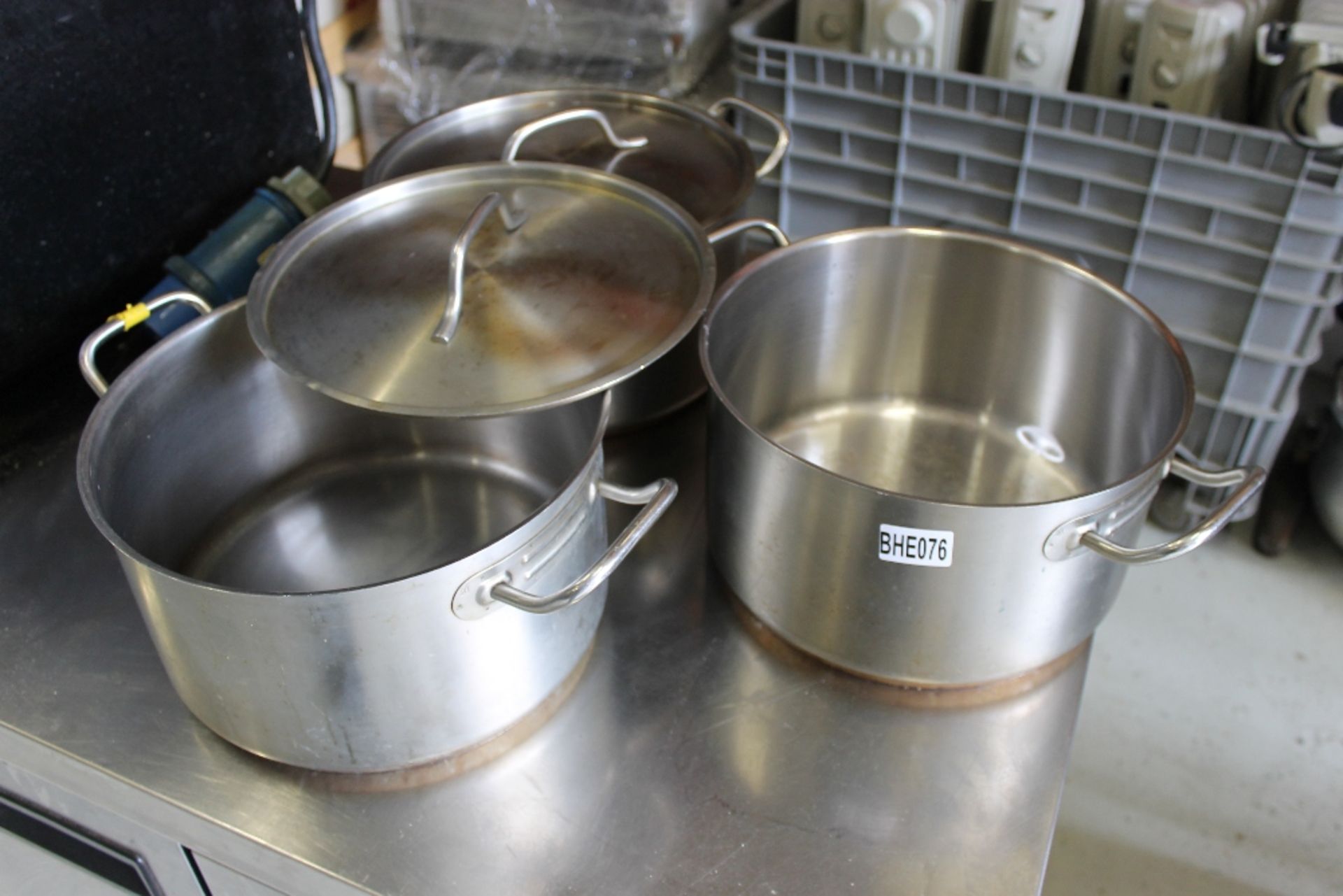 3 x Vogue Large Stainless-Steel Cooking Pots with 2 Lids - Image 2 of 2