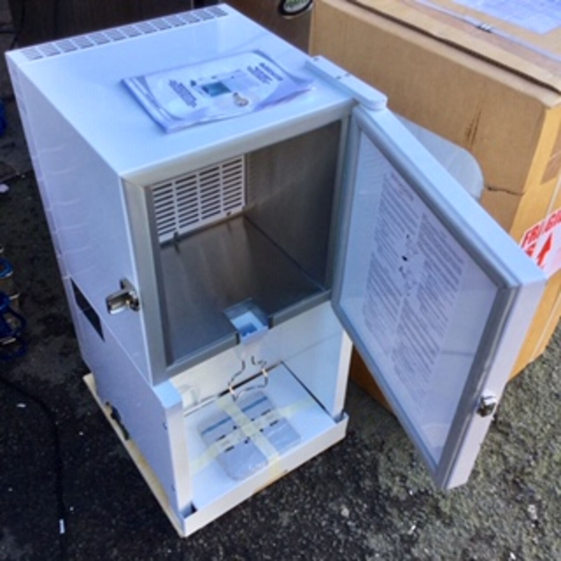 New Autominus Refrigerated Milk Dispenser Fridge – NO VAT - Image 2 of 2