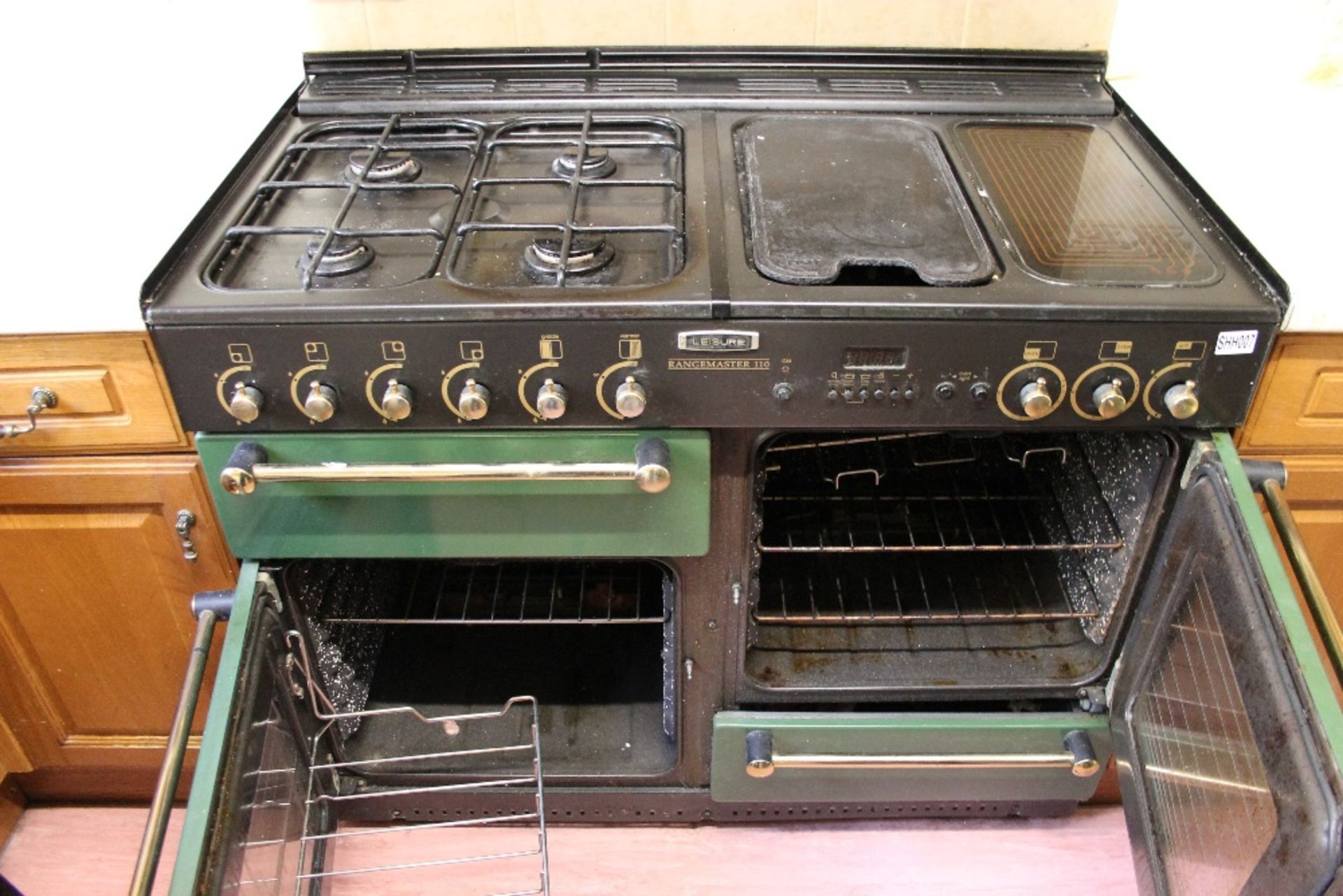 Leisure Range Master Cooking Range – 4 Gas Burners + Hot Plate -Grill & Double Oven + Extraction - Image 5 of 5