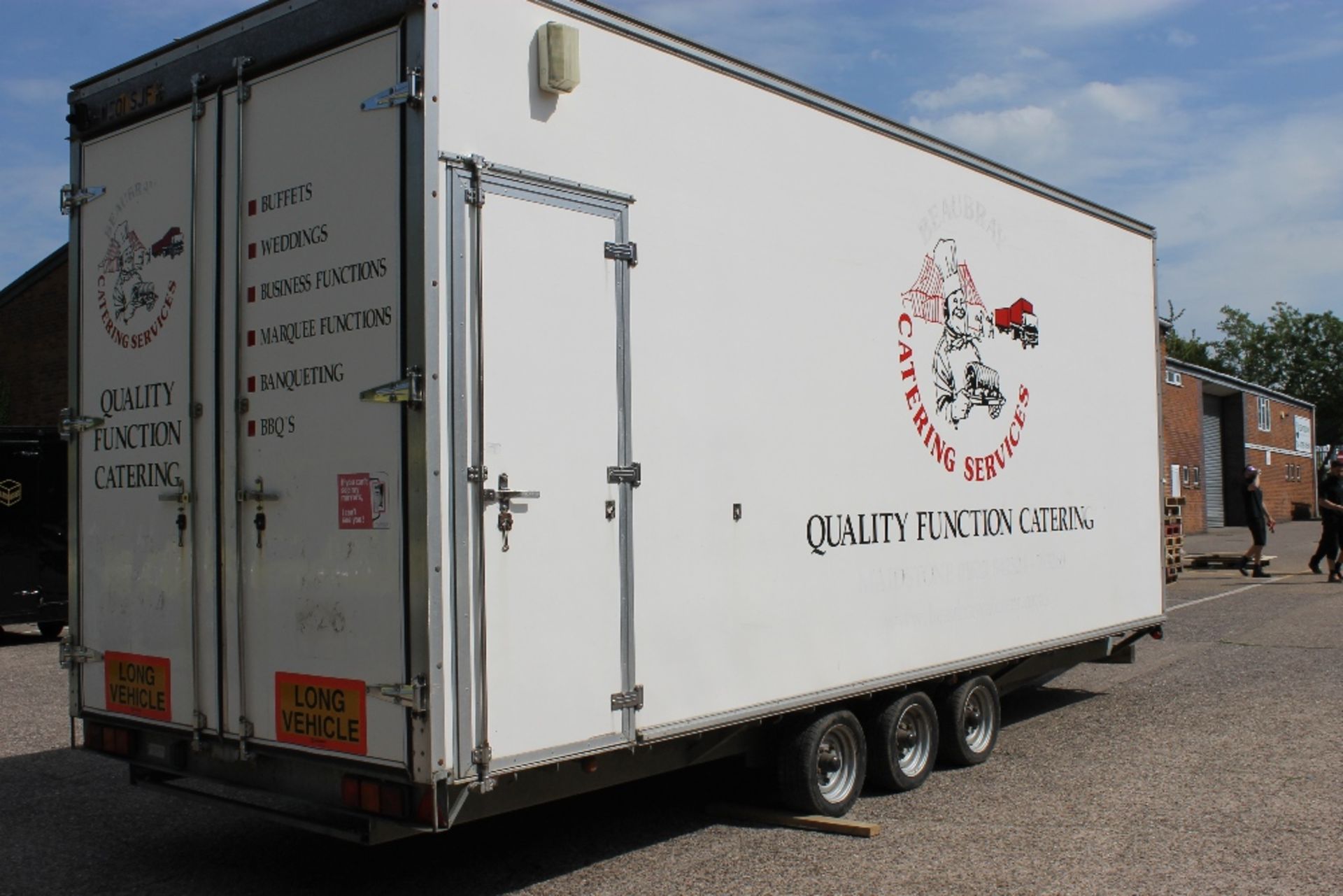 Catering Trailer 6.5 Meter – Tri Axle Trailer – NO VAT2 Personnel Doors & Barn Doors to the rearThis - Image 5 of 17