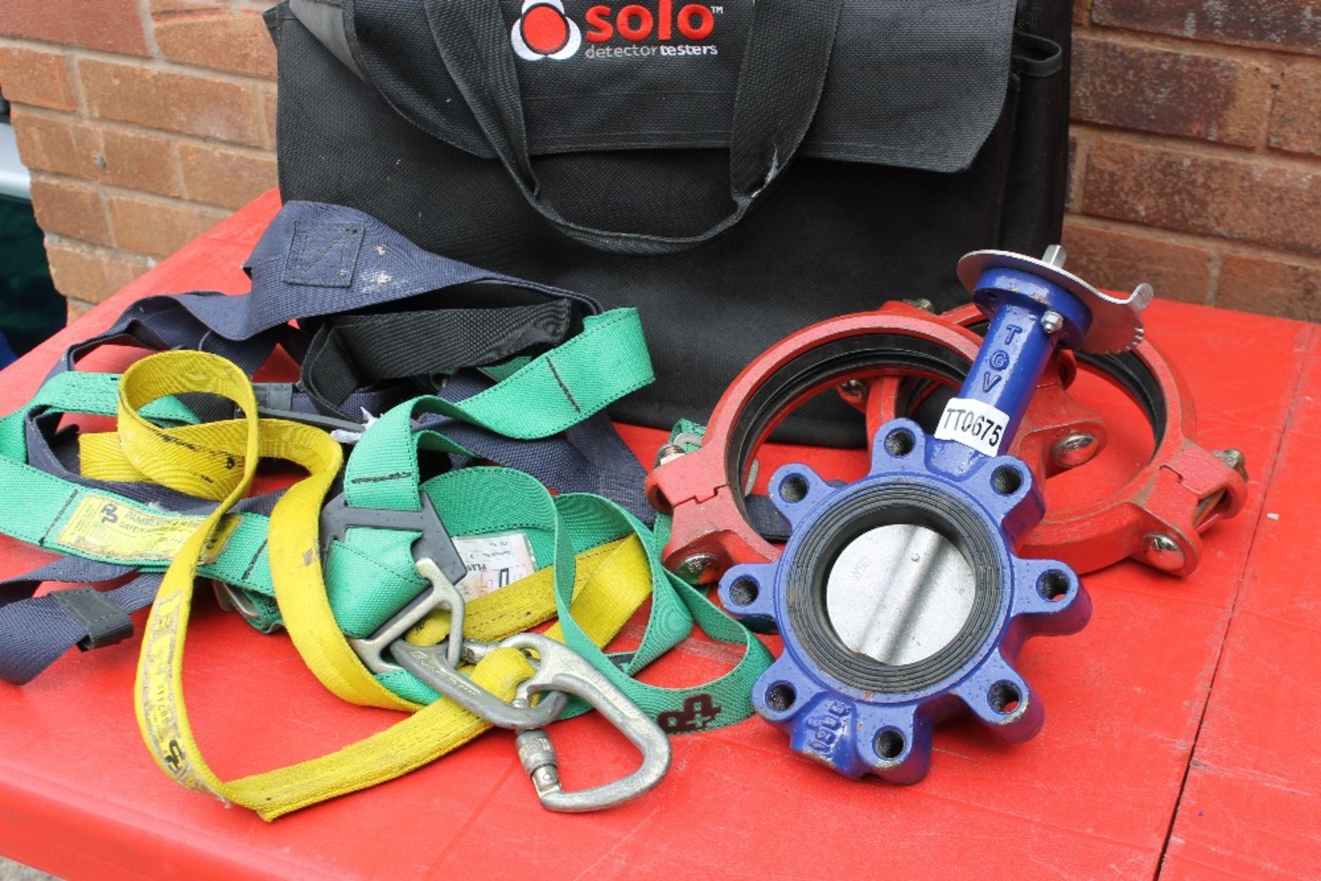 Solo Detector Testers bag with Safety Harness & Clamps - Image 3 of 3