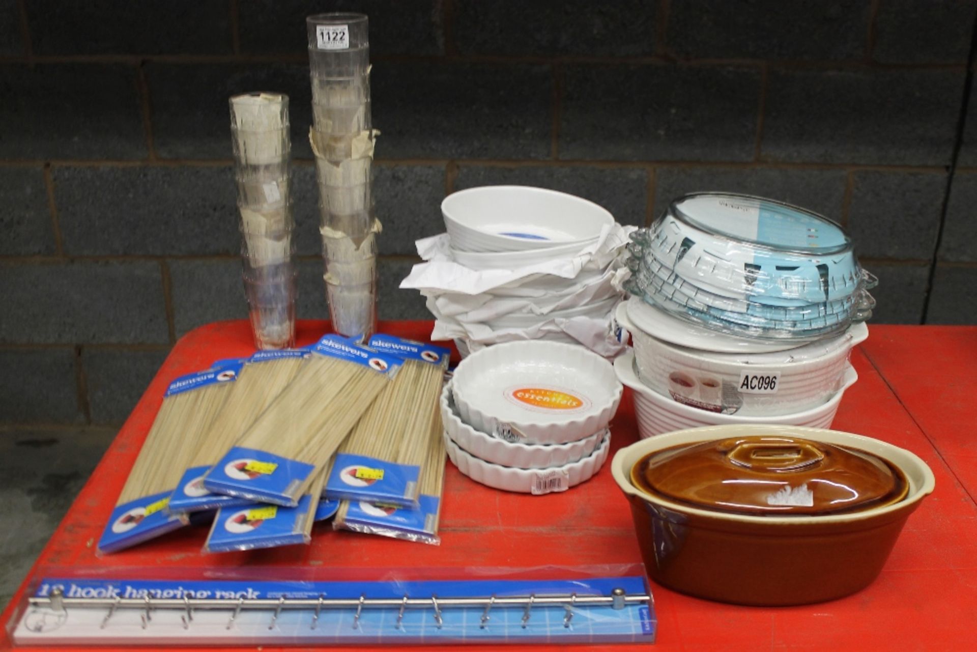 Mixed Lot of Glass & Ceramic Ware to include:Quantity Kitchen Ware3 x Ceramic Flan Dishes12 x - Image 2 of 2
