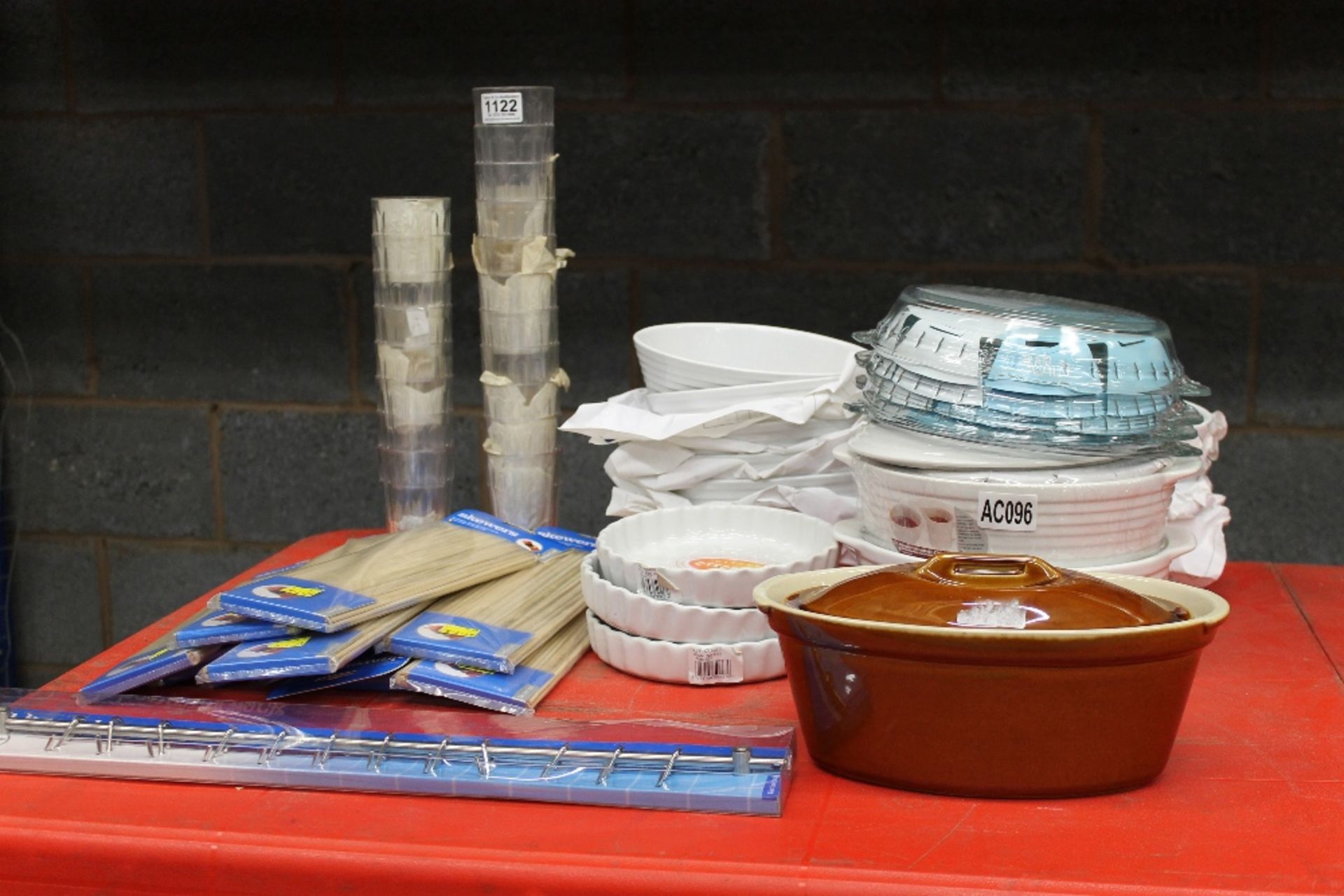 Mixed Lot of Glass & Ceramic Ware to include:Quantity Kitchen Ware3 x Ceramic Flan Dishes12 x