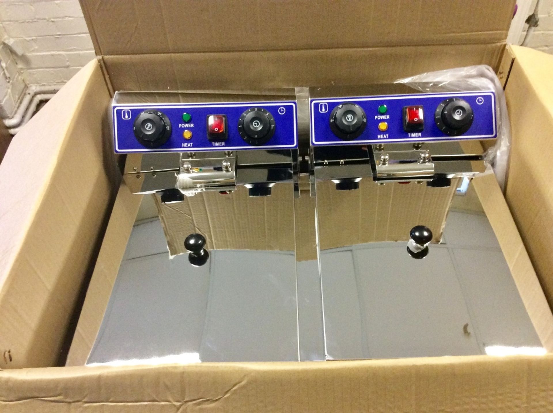 New & Boxed Double Electric Fryer -2×13amp plug – NO VAT - Image 2 of 4