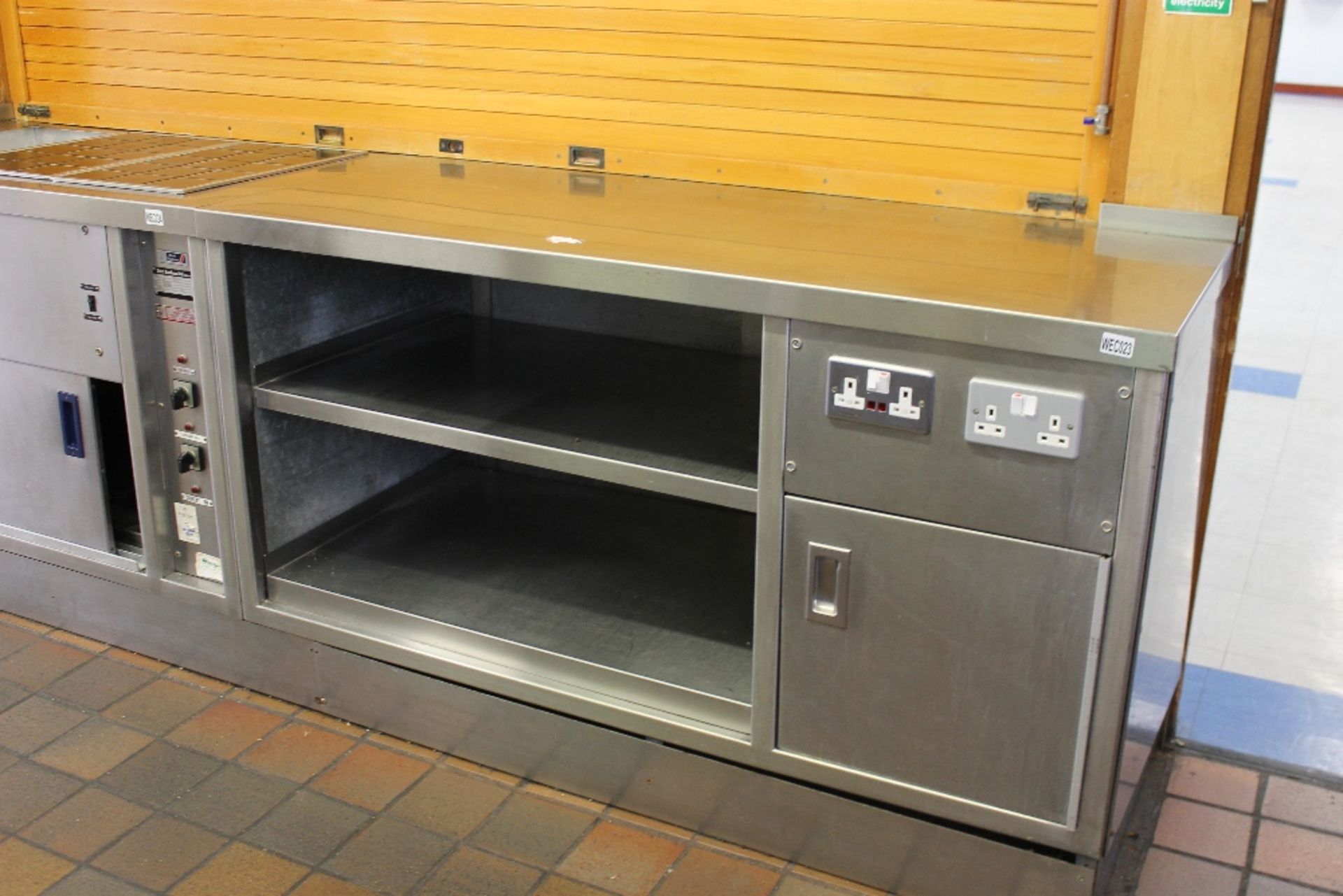 Stainless Steel Serving Unit with Hot Cupboard below – 2 Mains plug sockets – Tested Working –