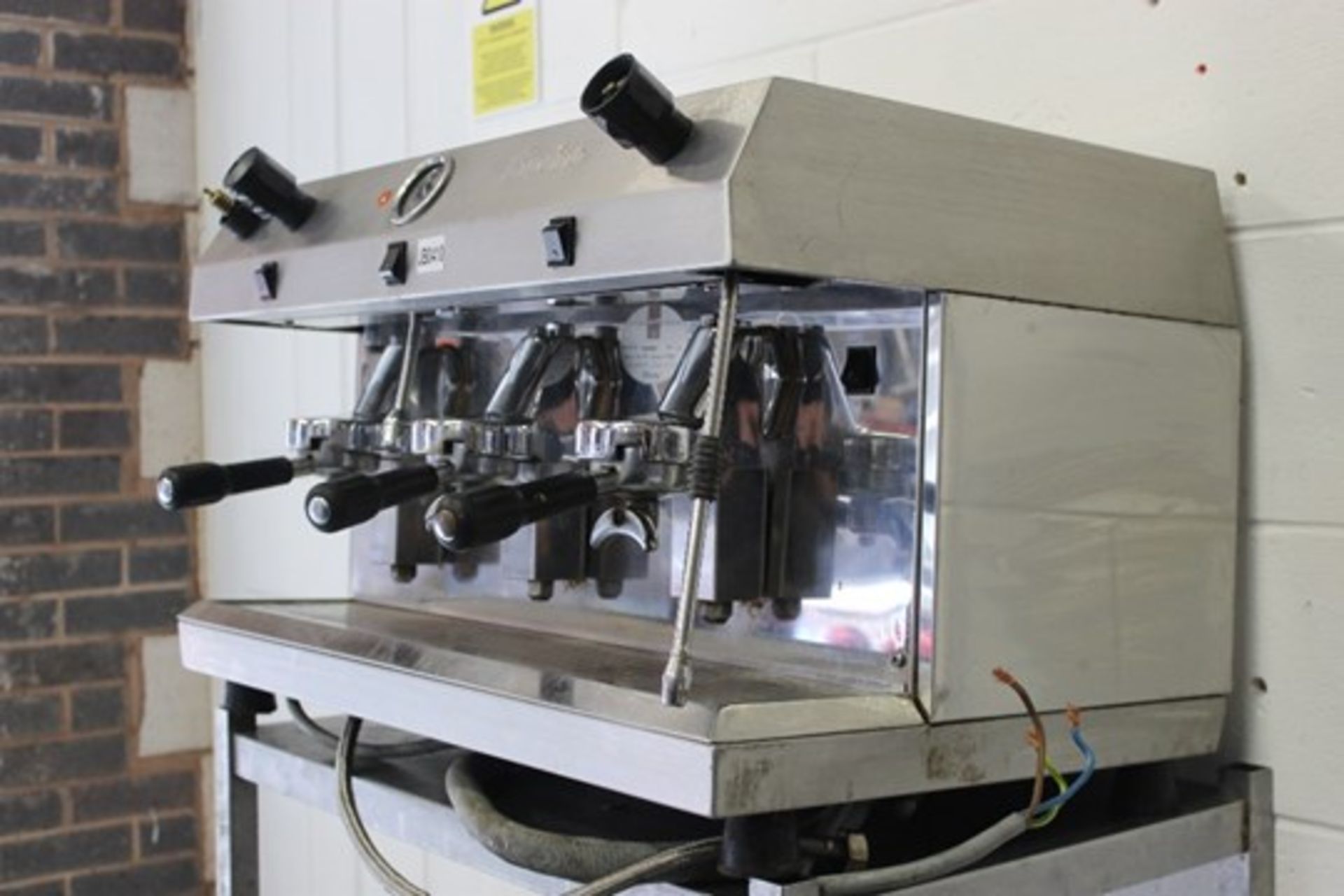 FRACINO 3 Group Group Espresso / Cappuccino Coffee Machine -1ph3 Group Handles – Model FCX3 – S/N - Image 3 of 3
