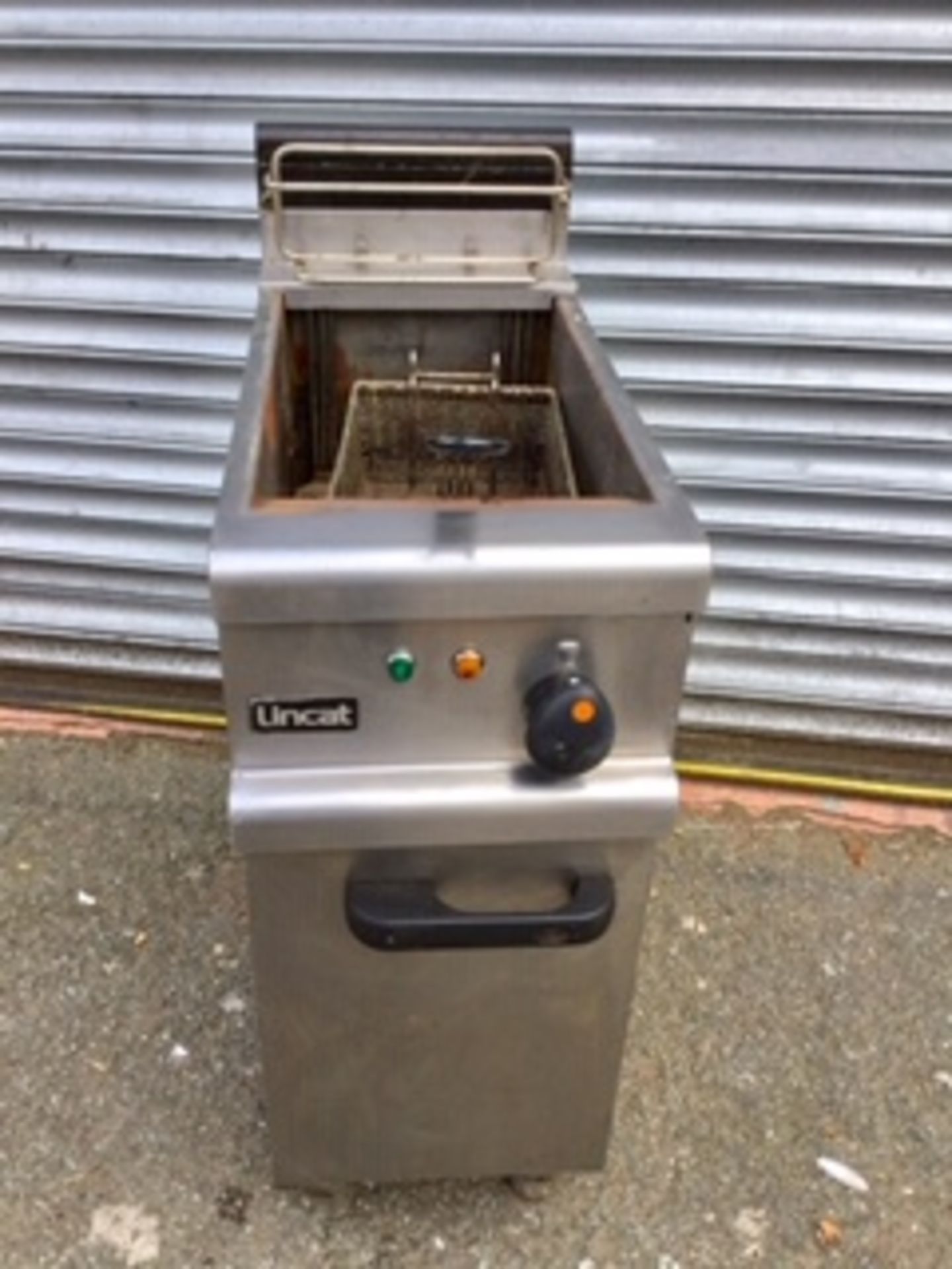 Lincat Commercial Electric Fryer – 1 Basket -3ph -NO VAT - Image 2 of 2