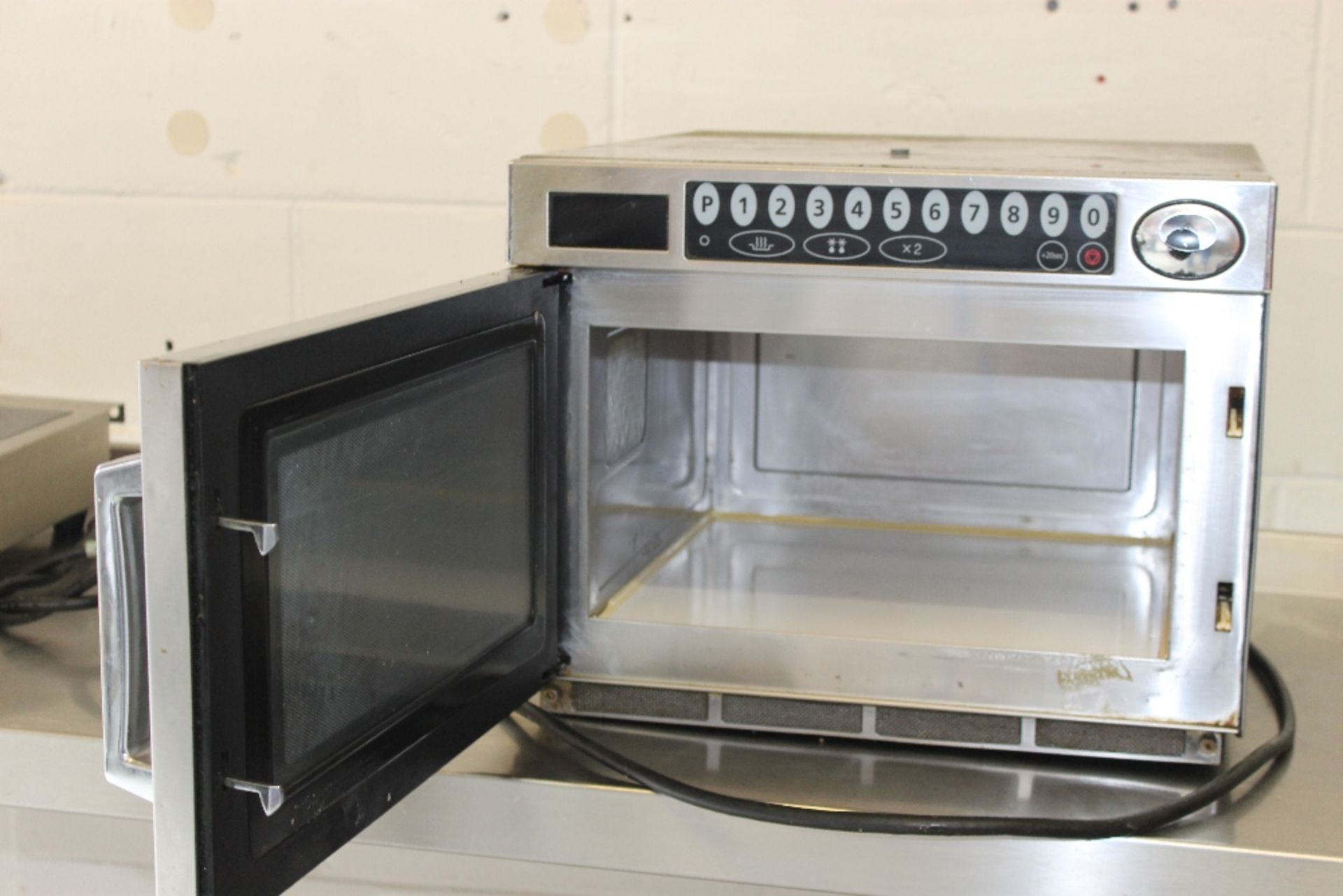 Samsung 1850w Commercial Microwave – Model CM1929 – NO VAT - Image 2 of 2