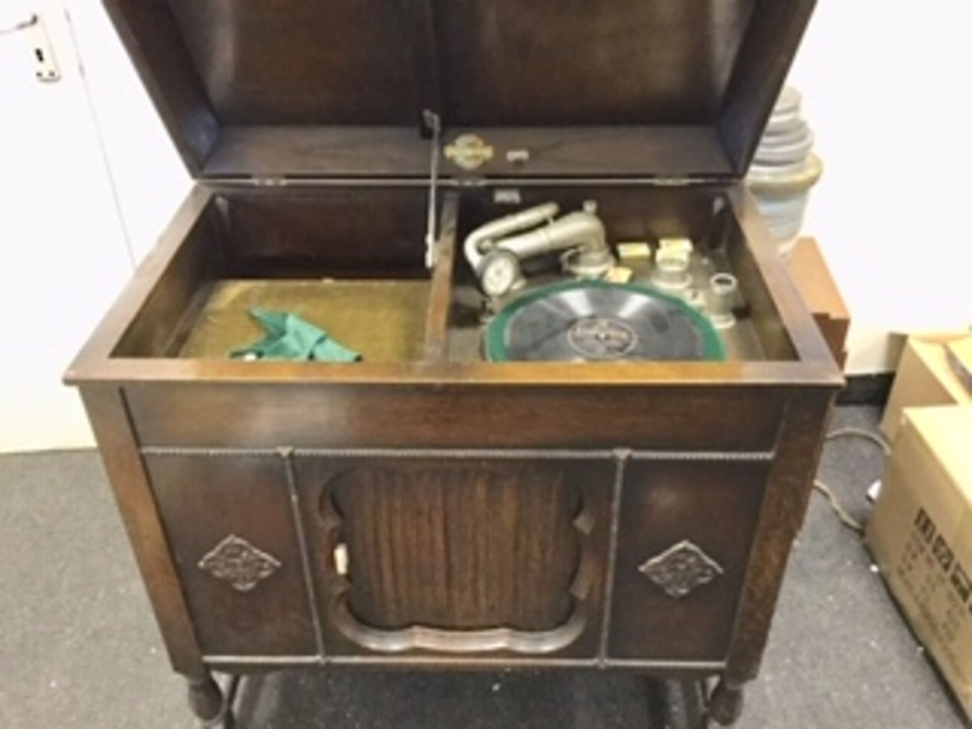 Vintage Record Player in traditional Wooden Case – NO VAT - Image 3 of 4