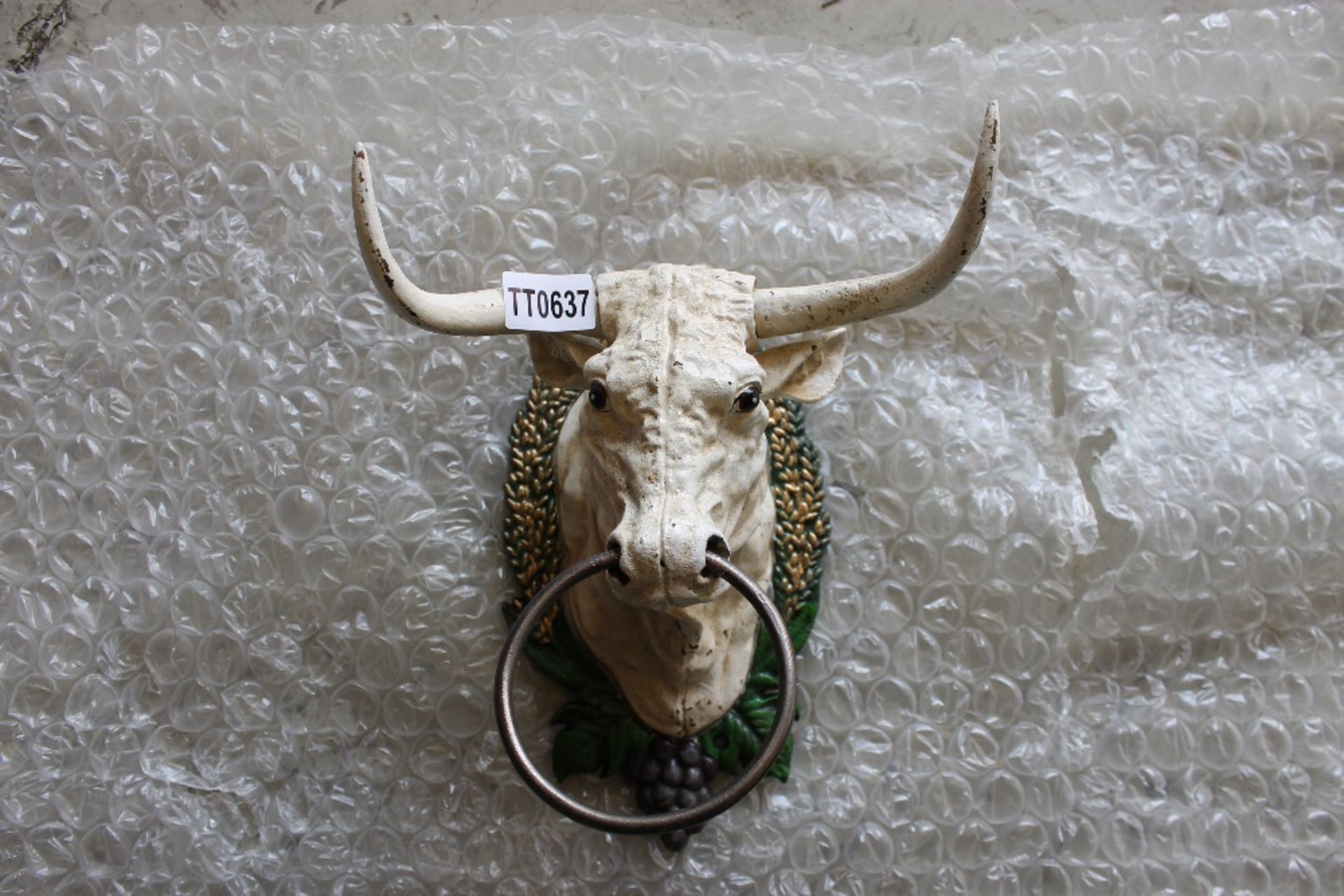 Bulls Head Ornament – Cast Metal