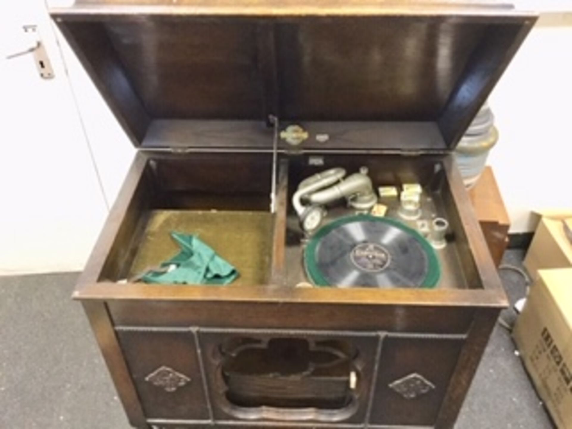 Vintage Record Player in traditional Wooden Case – NO VAT