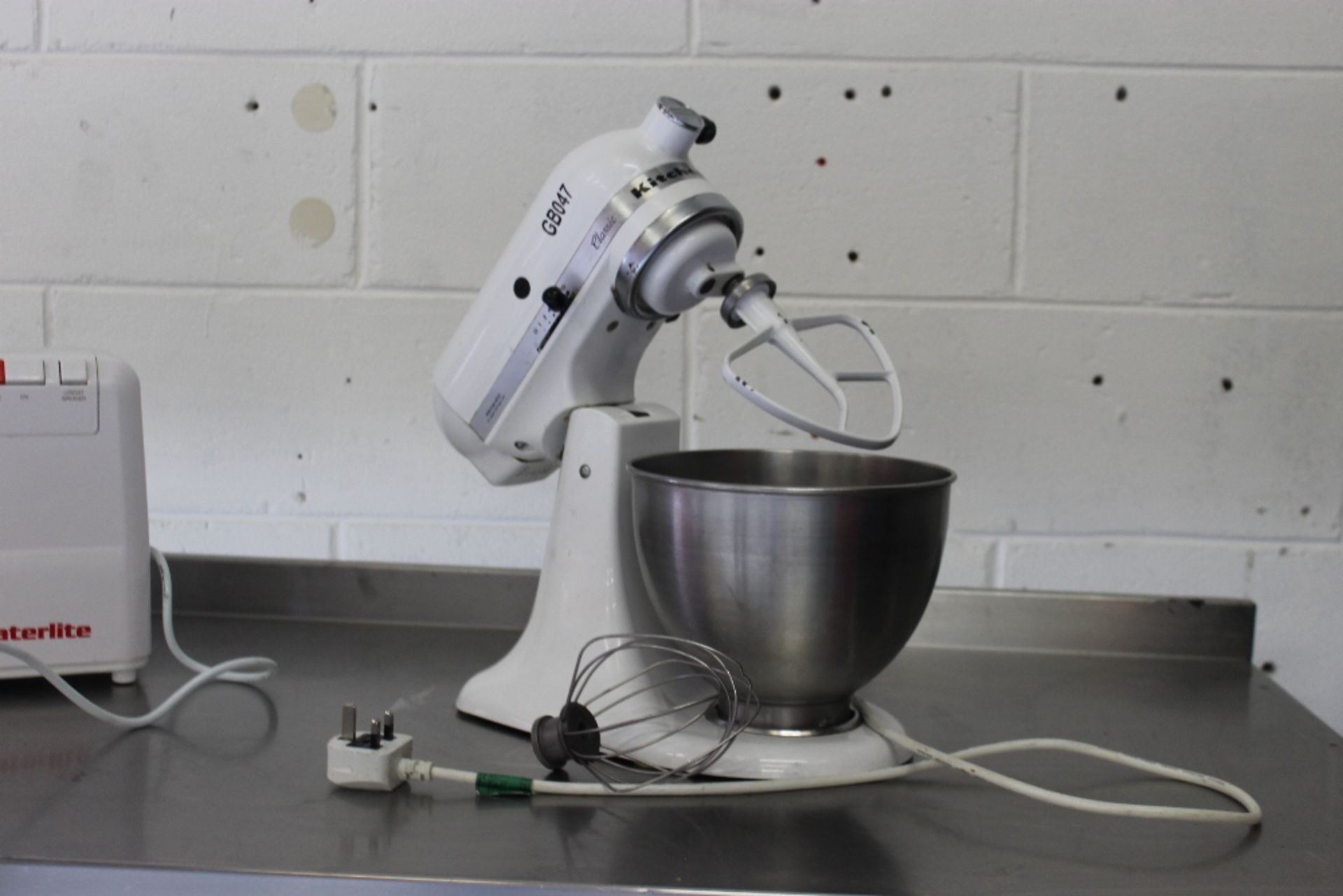 Kitchen Aid Food Mixer with s/s Bowl, Beater & Whisk – NO VAT - Image 2 of 3